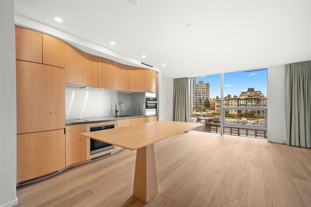 60X 1568 ALBERNI STREET, R3166729, BC,