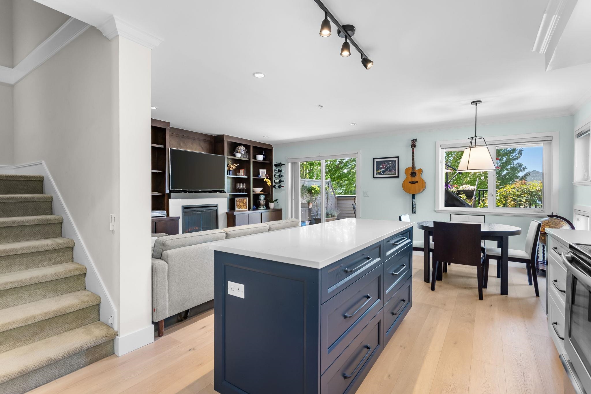 1121 ST. ANDREWS AVENUE, North Vancouver BC V7L 0A6, R3166834, BC,
