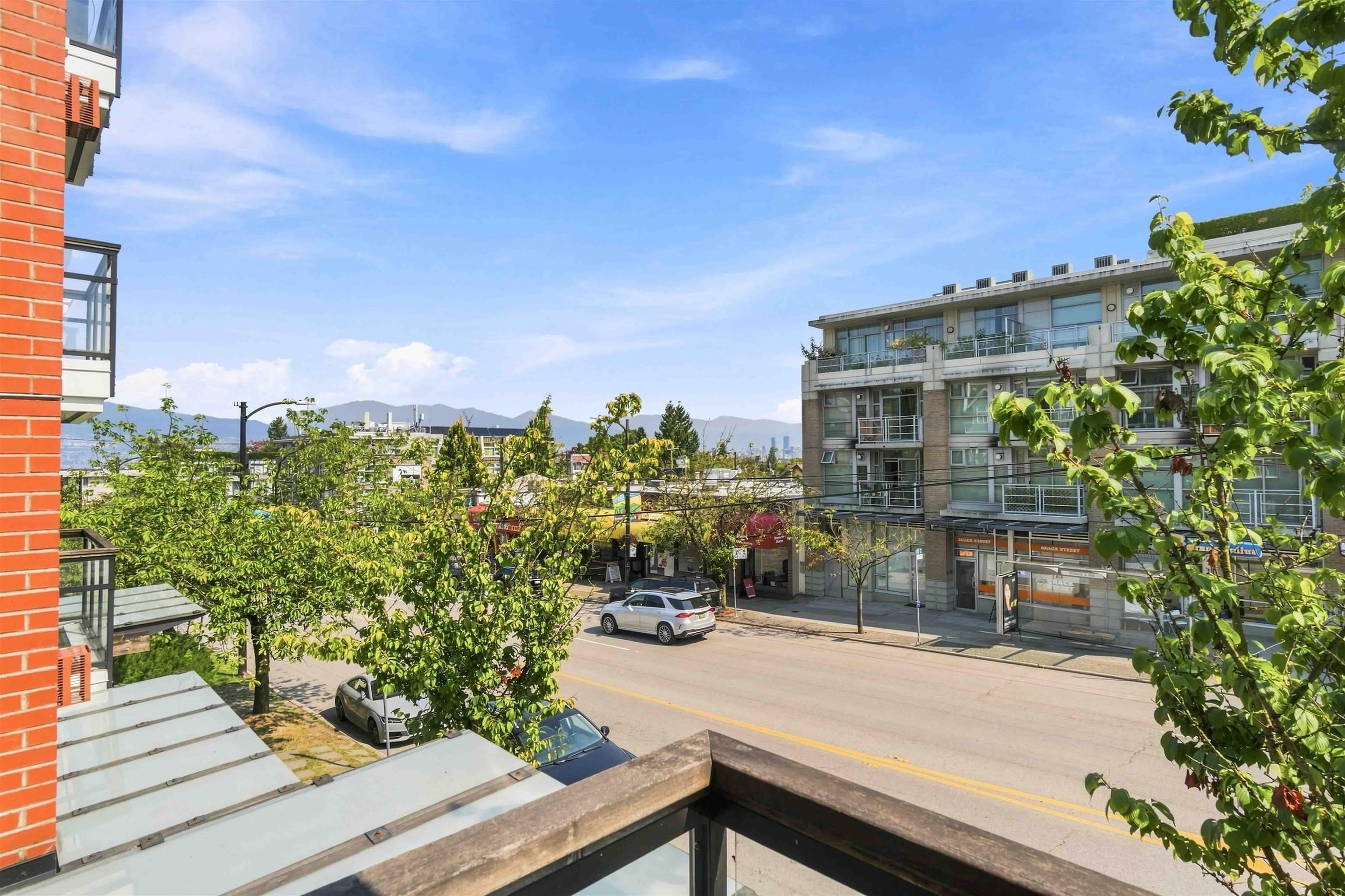 202 3611 18TH AVENUE, R3167295, BC,