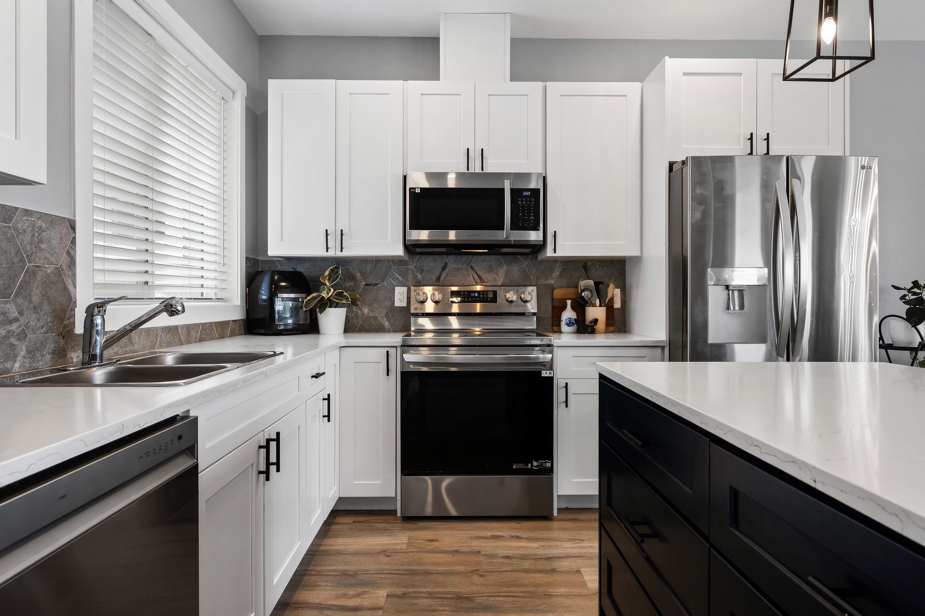 B 9279 CARLETON STREET, R3167480, BC,