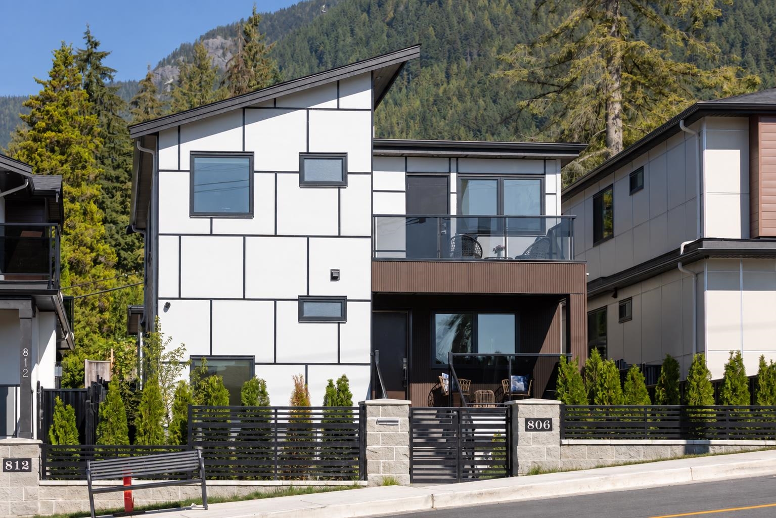 MLS® listing #R3168016 for sale located at 806 MONTROYAL BOULEVARD, North Vancouver BC V7R 2G6