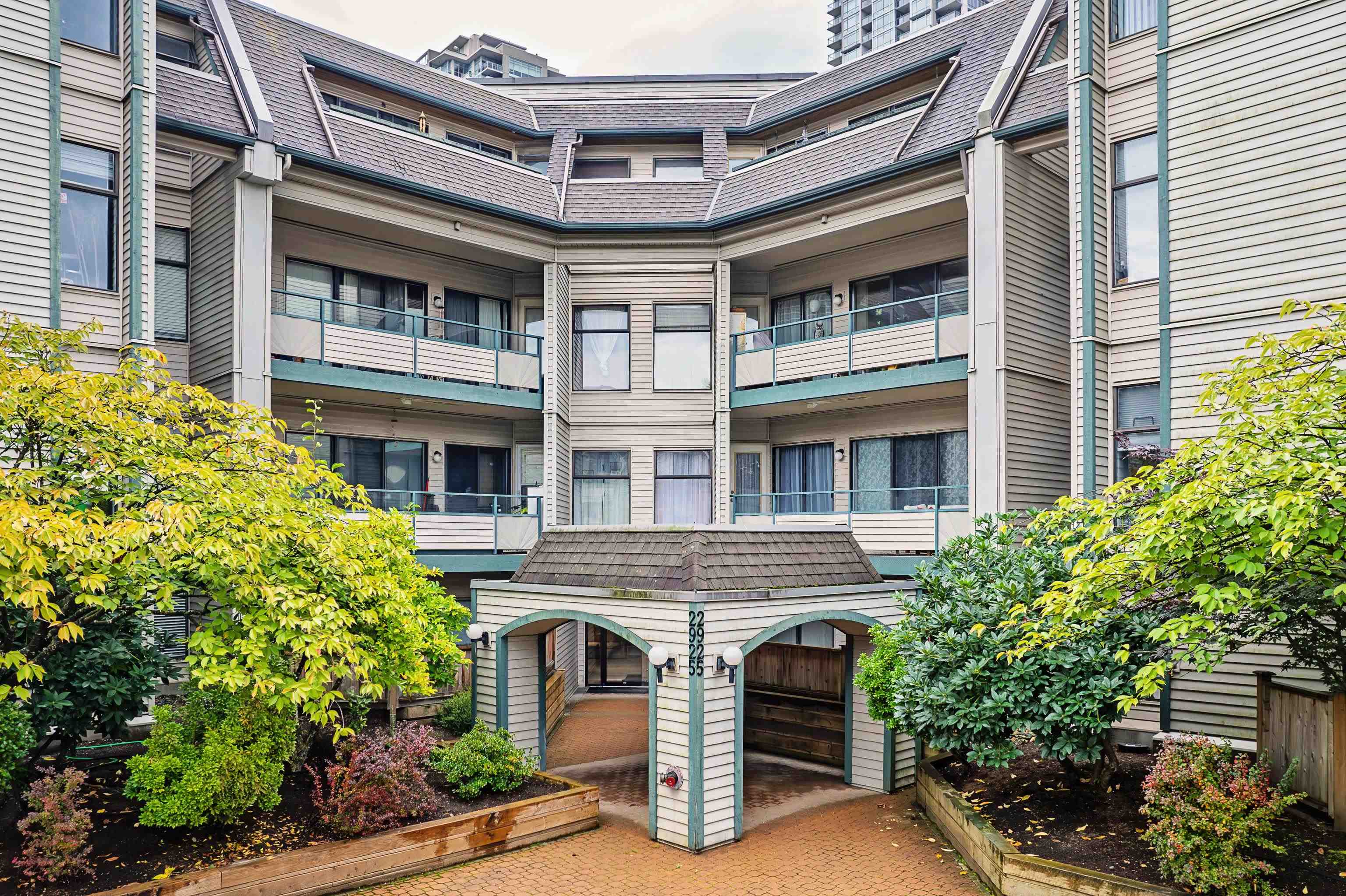 305 2925 GLEN DRIVE, R3168315, BC,