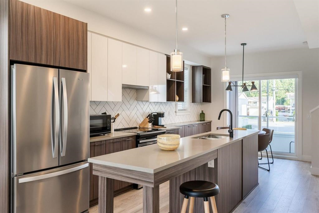 16 2505 WARE STREET, R3168516, BC,