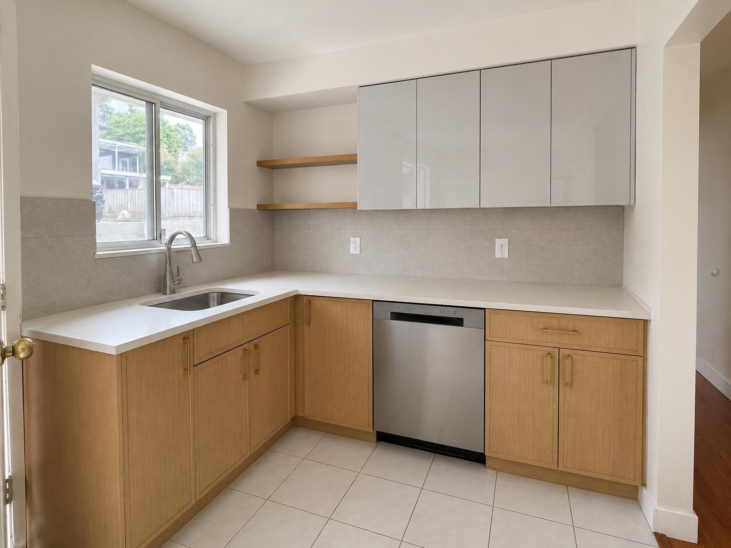 Upper 6717 BROADWAY, R3168695, BC,