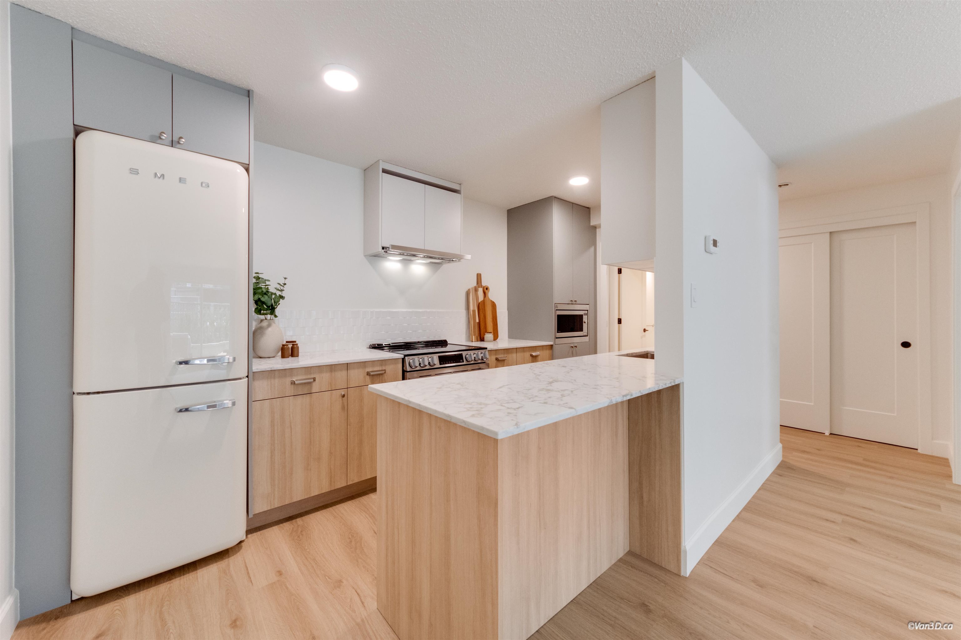 102 270 3RD STREET, R3168819, BC,