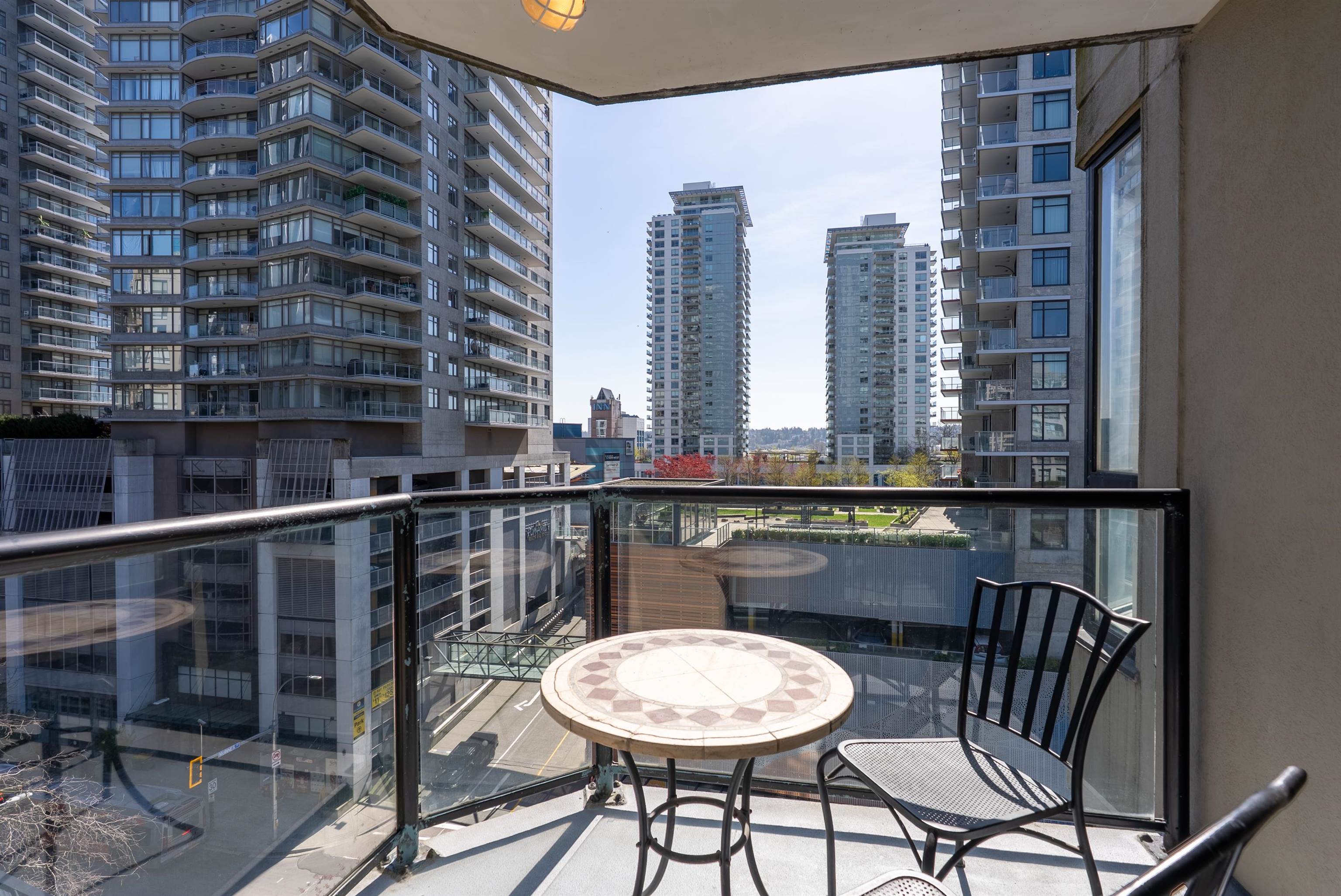 607 55 TENTH STREET, R3168854, BC,