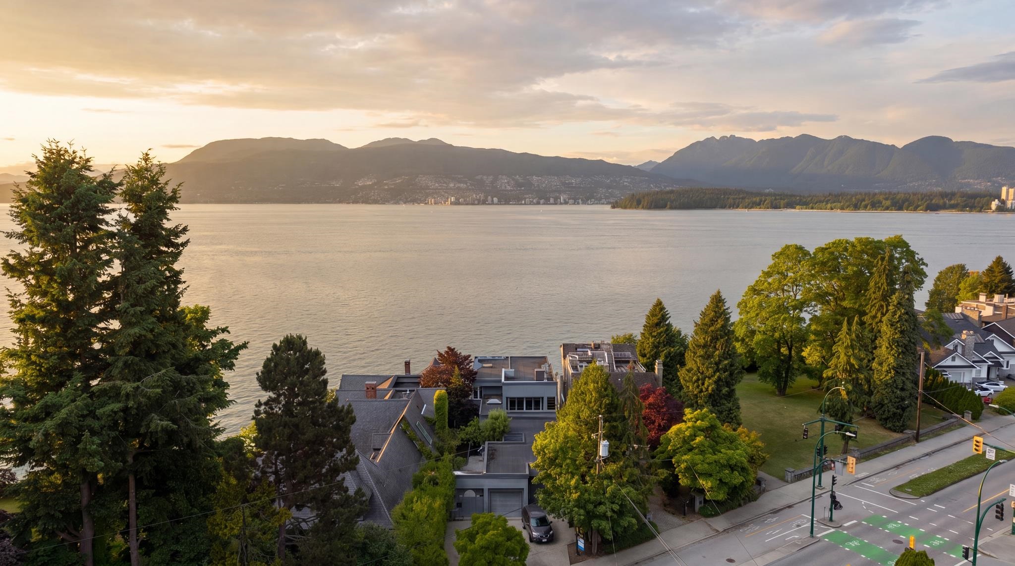2711 POINT GREY ROAD, Vancouver BC V6K 1A4, R3169012, BC,