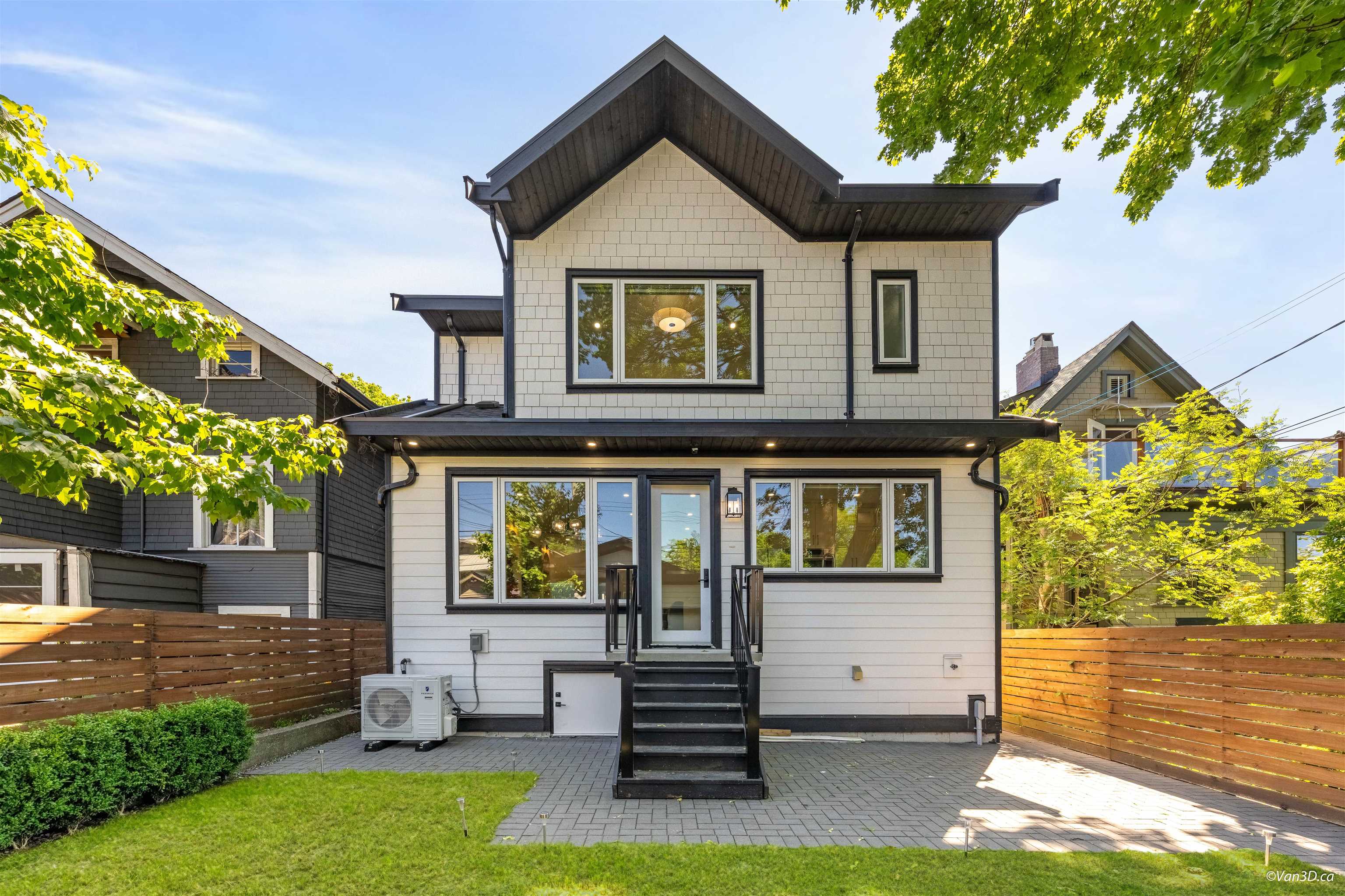 2 683 19TH AVENUE, R3169043, BC,