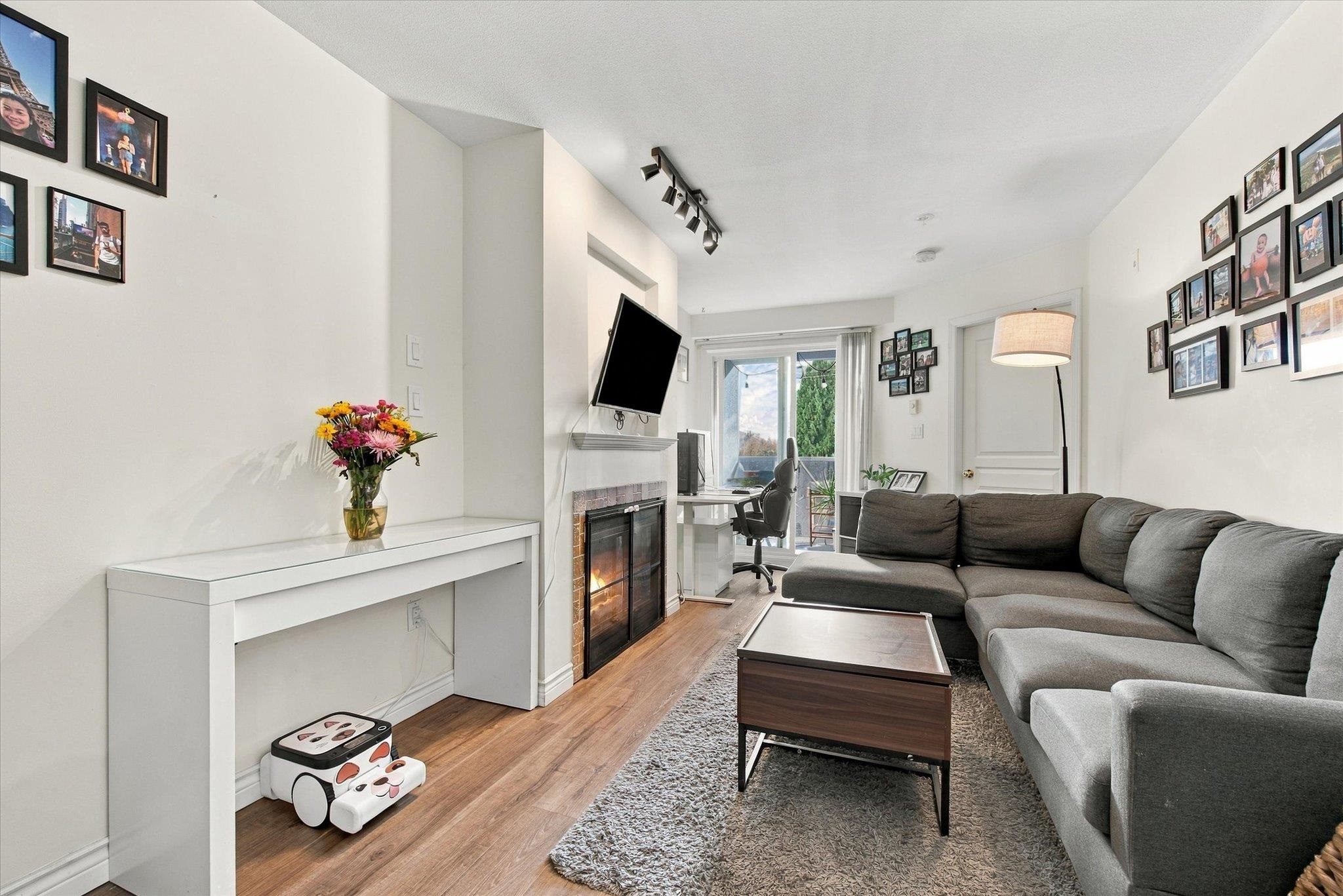 323 760 KINGSWAY, R3169803, BC,