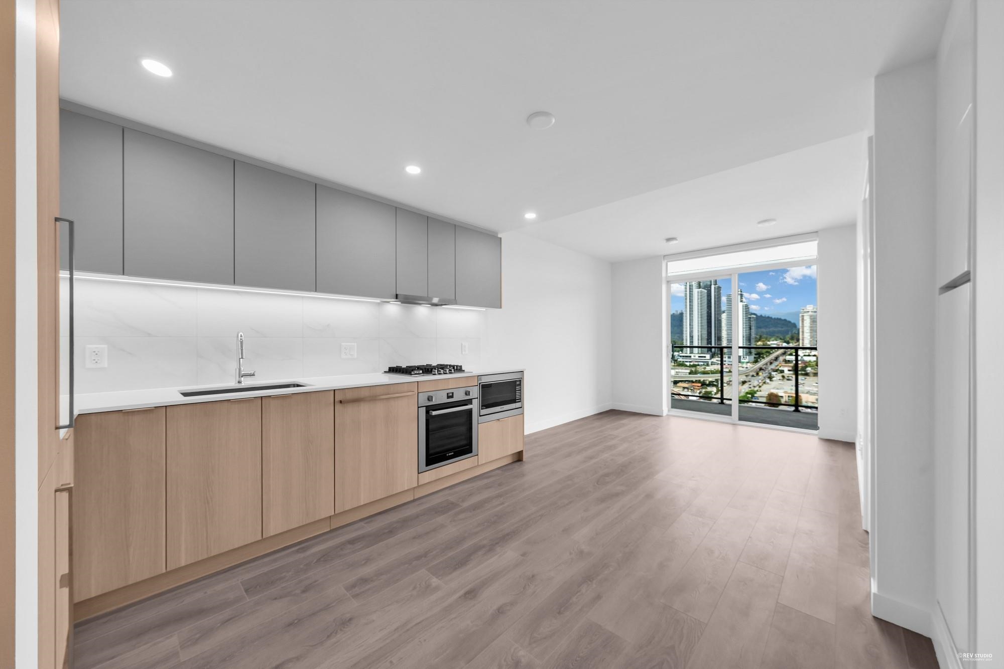 21XX 318 ALDERSON AVENUE, R3169858, BC,