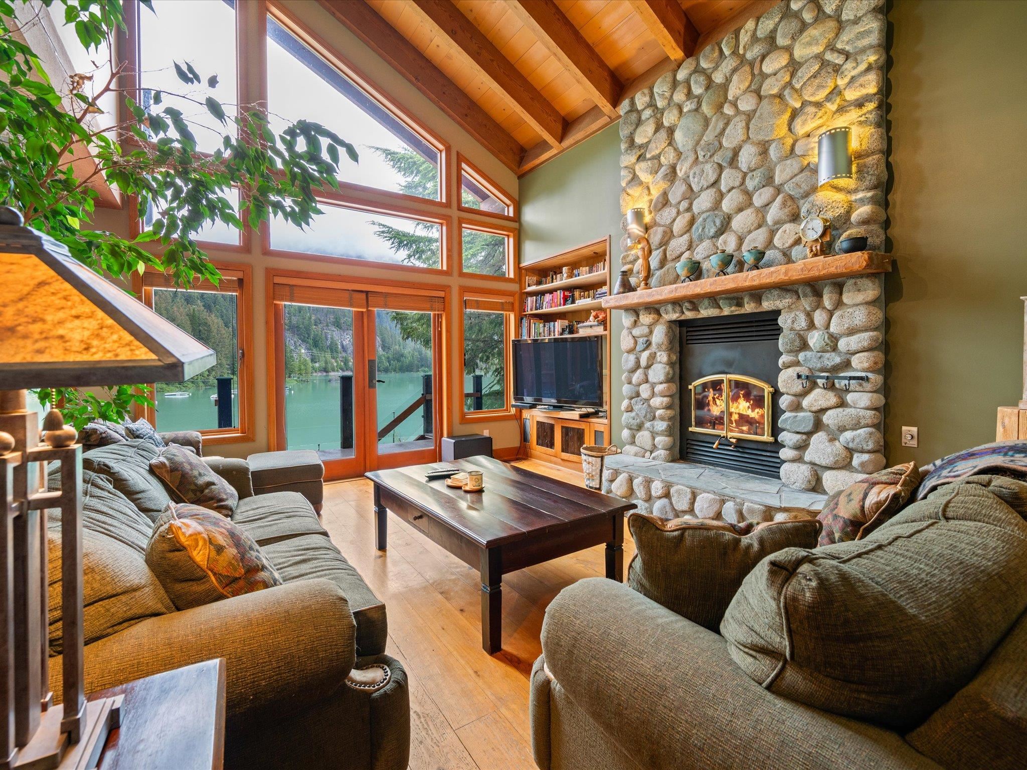 9297 LAKESHORE DRIVE, Whistler BC V8E 0G6, R3169919, BC,