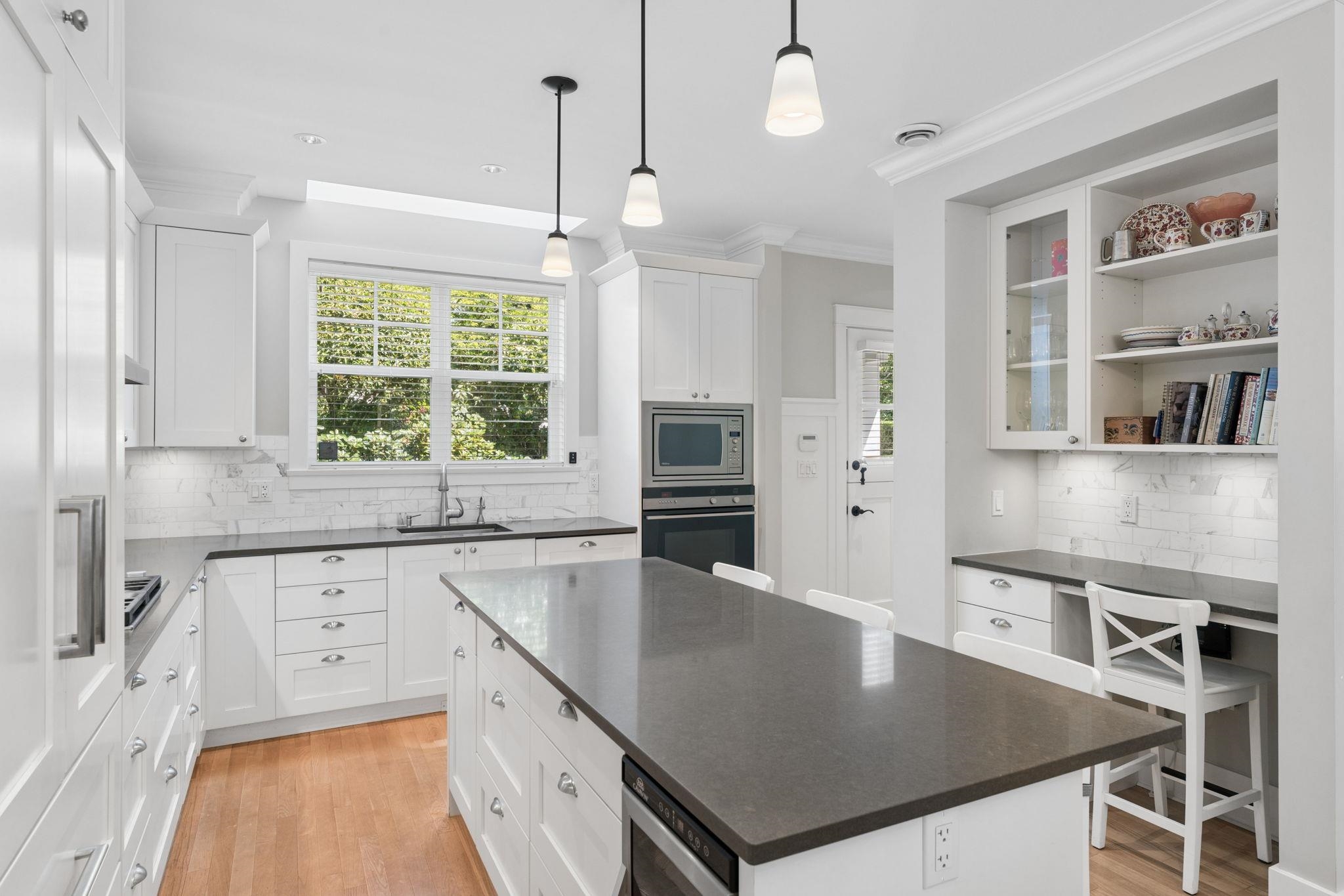 2071 ESQUIMALT AVENUE, West Vancouver BC V7V 1S3, R3170145, BC,