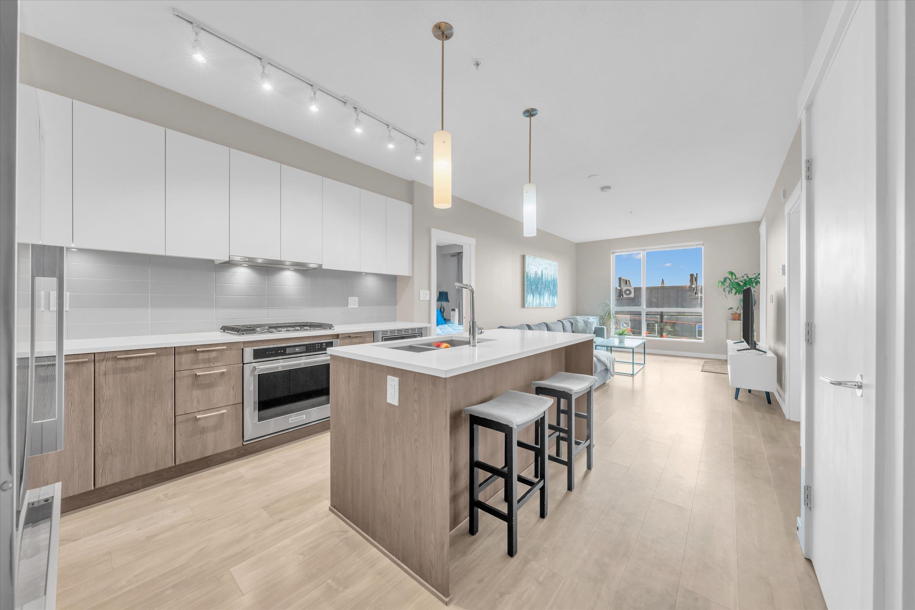 303 625 3RD STREET, R3170221, BC,