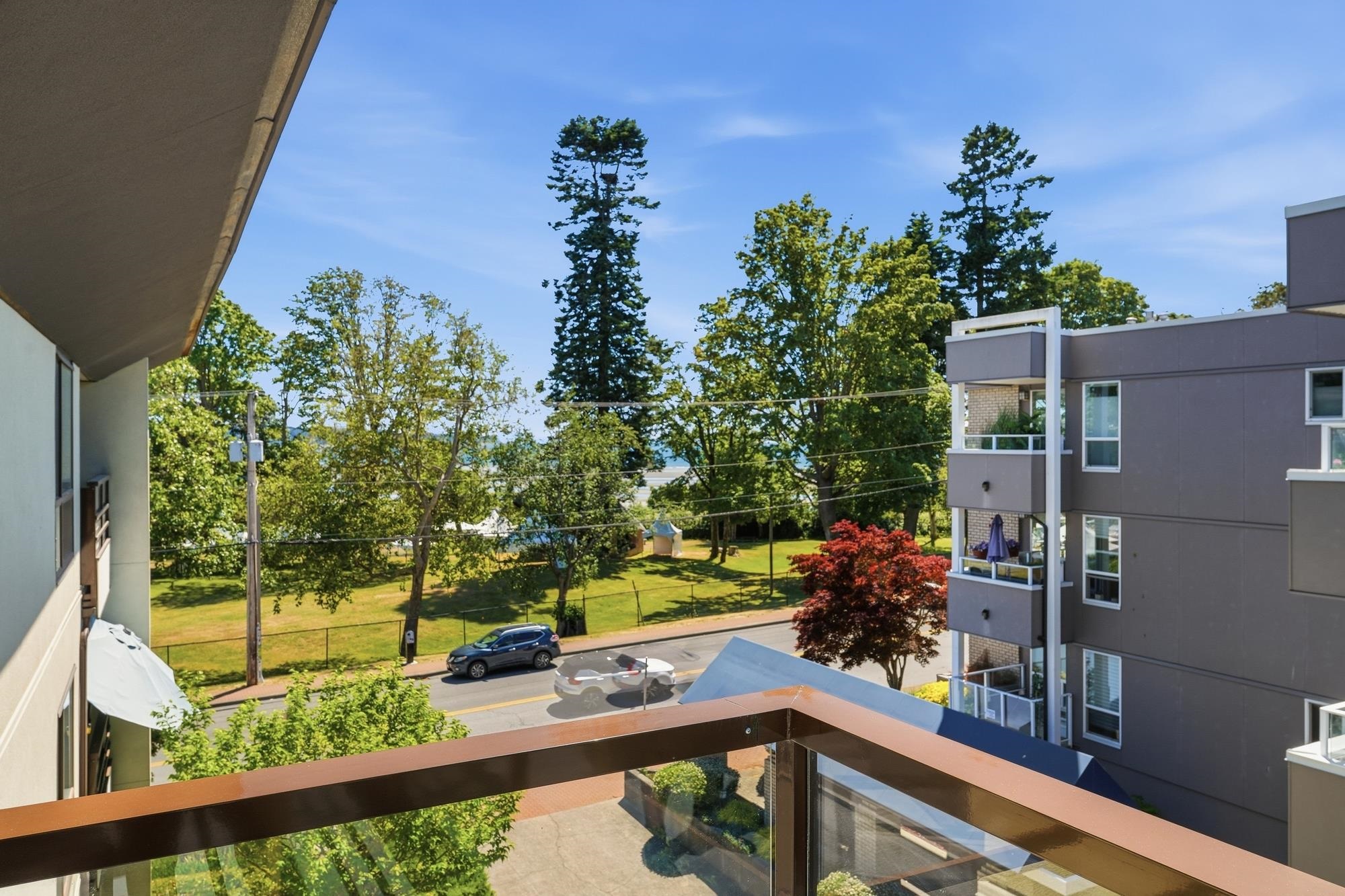 303 15747 MARINE DRIVE, R3170360, BC,