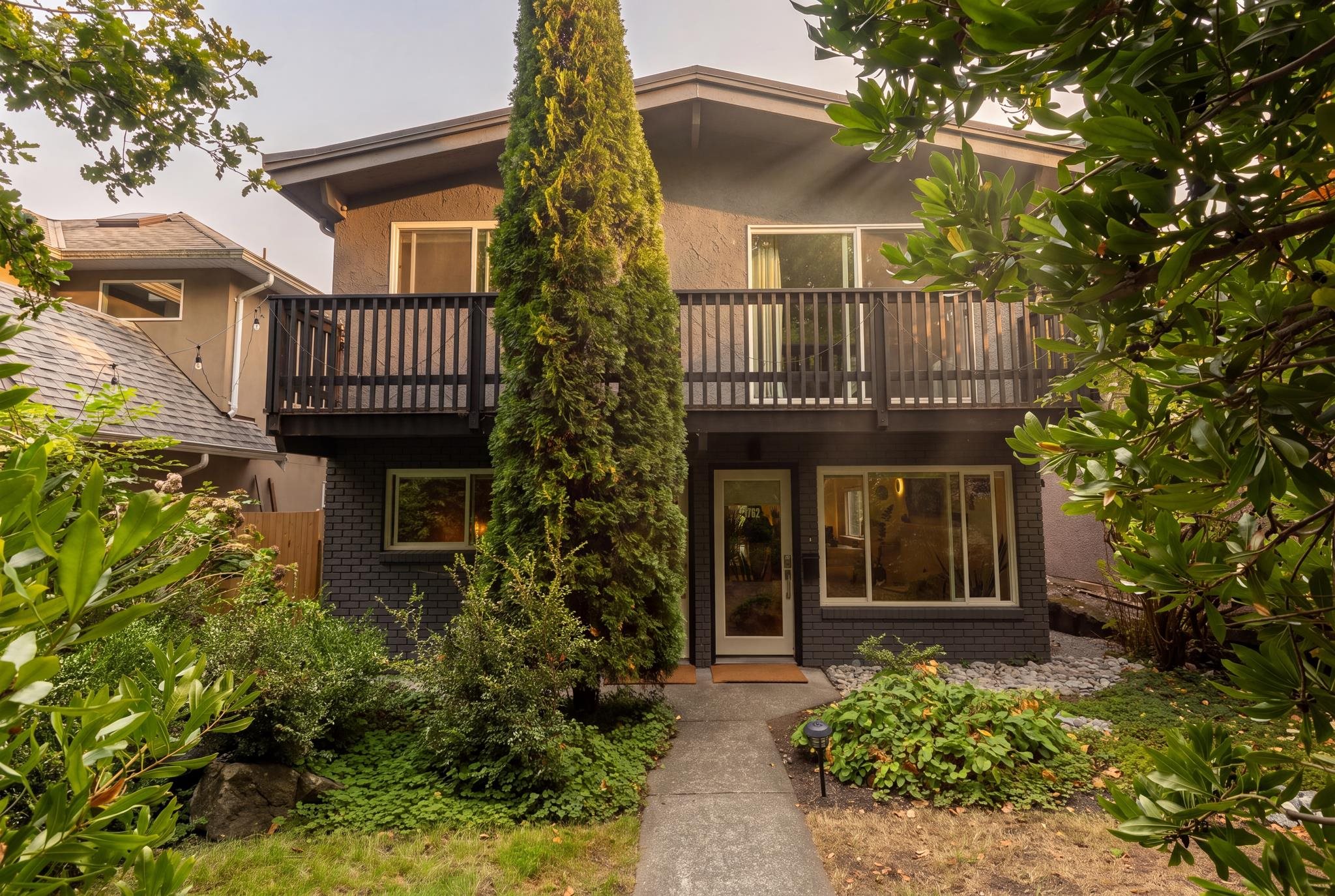 1762 E 15TH AVENUE, Vancouver BC V5N 2G3, R3170366, BC,
