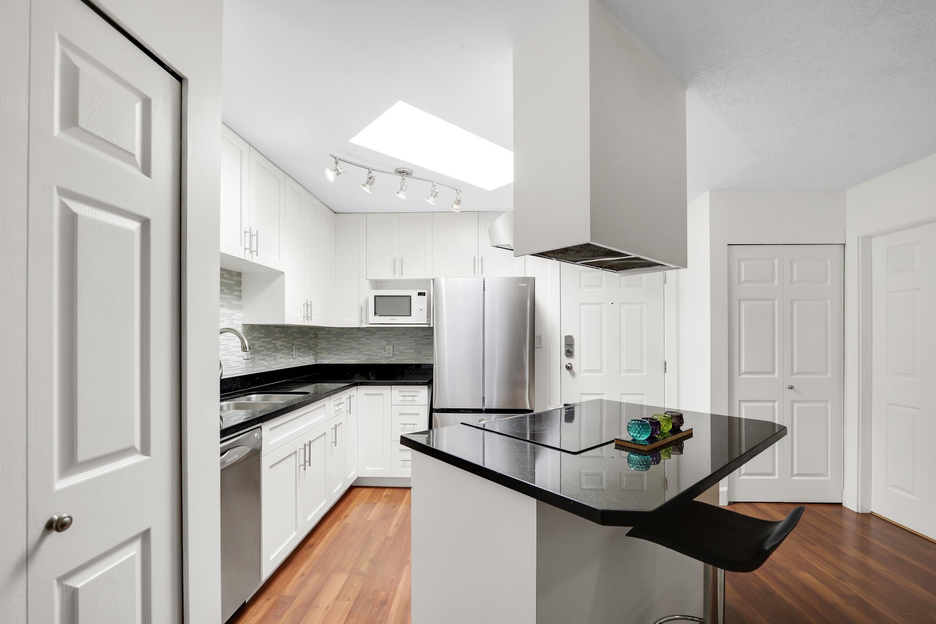B310 40120 WILLOW CRESCENT, R3170396, BC,