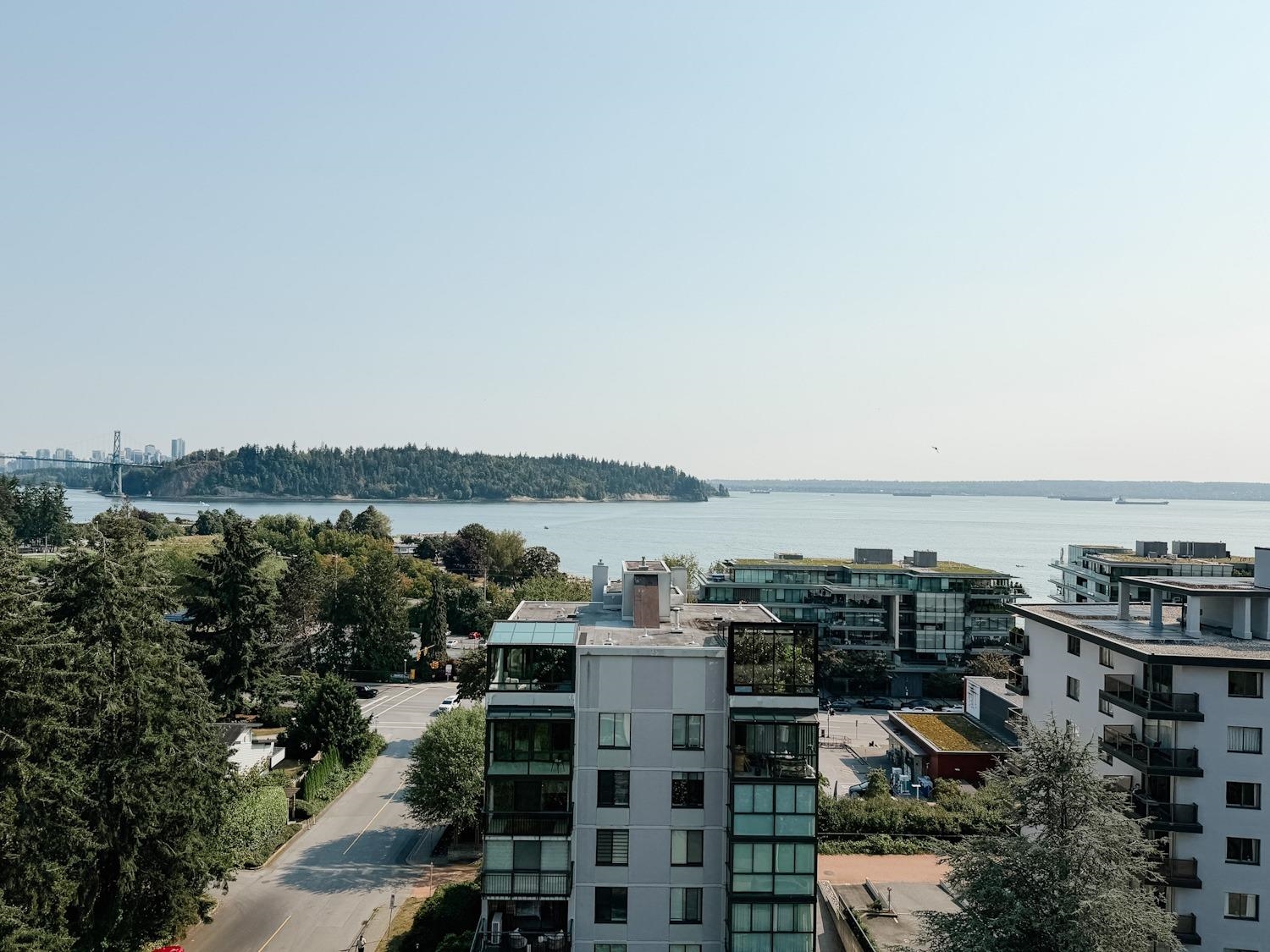 1001 555 13TH STREET, R3170578, BC,