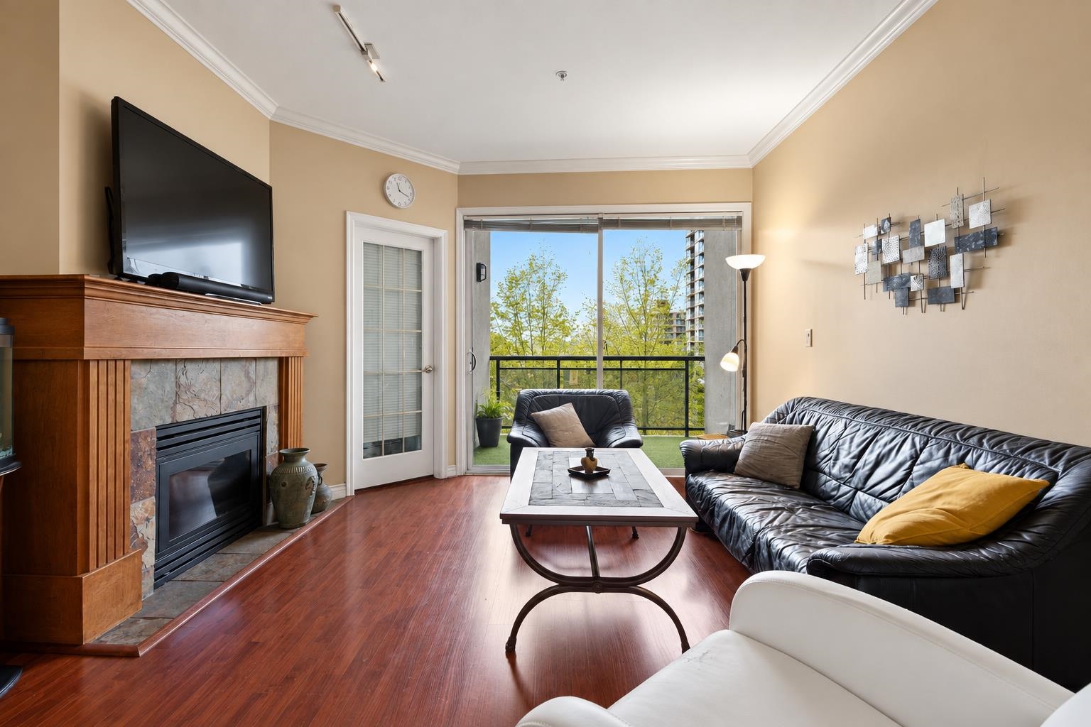 302 131 3RD STREET, R3170691, BC,