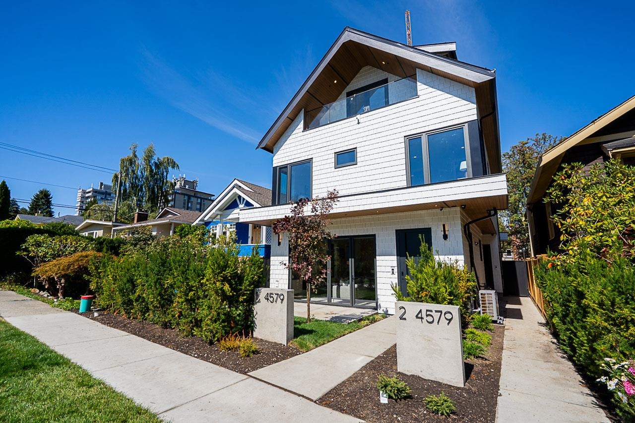 2 4579 11TH AVE AVENUE, R3170969, BC,