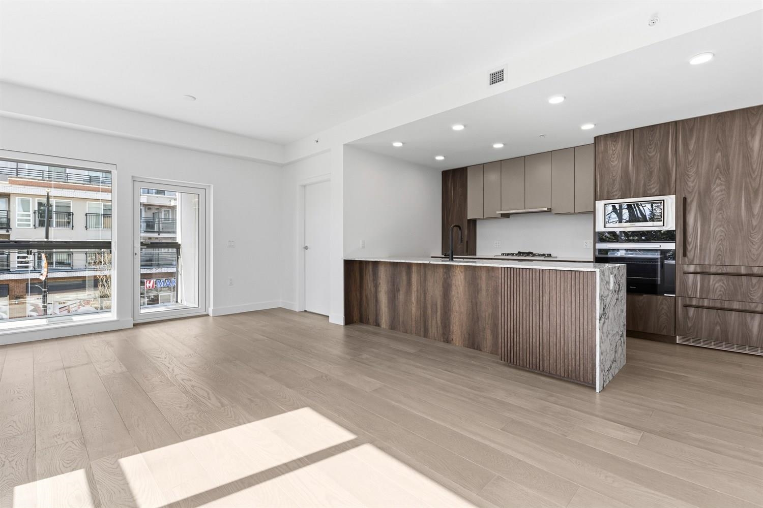 206 3590 39TH AVENUE, R3172225, BC,
