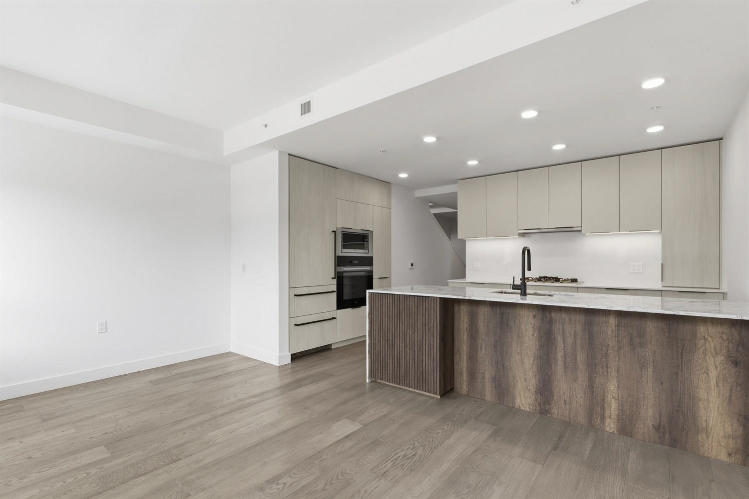 304 3590 39TH AVENUE, R3172230, BC,