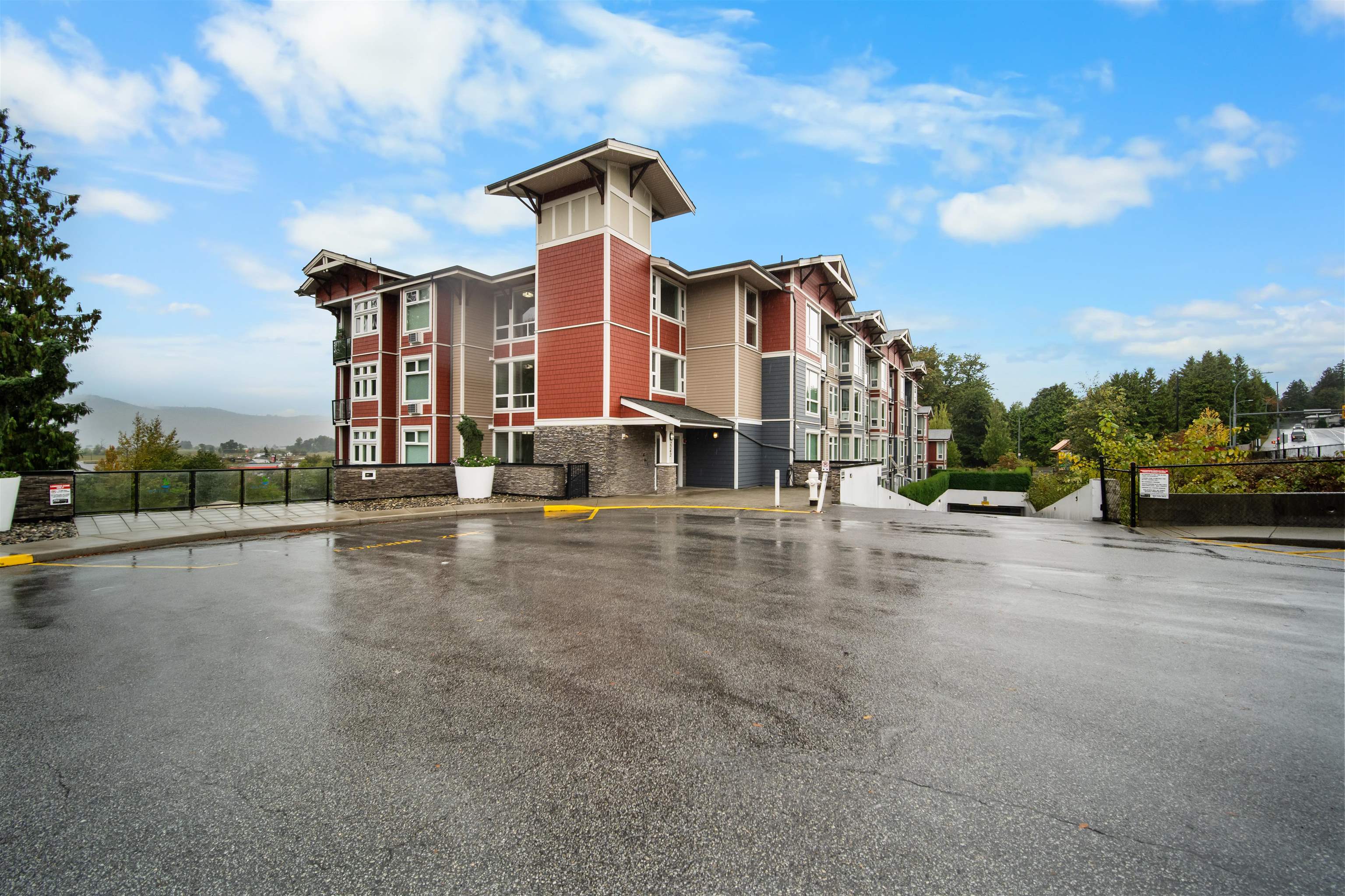 111 2242 WHATCOM ROAD, R3172316, BC,
