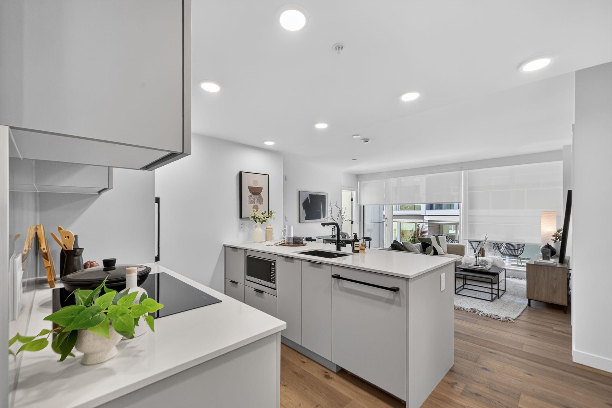 202 8030 OAK STREET, R3172527, BC,