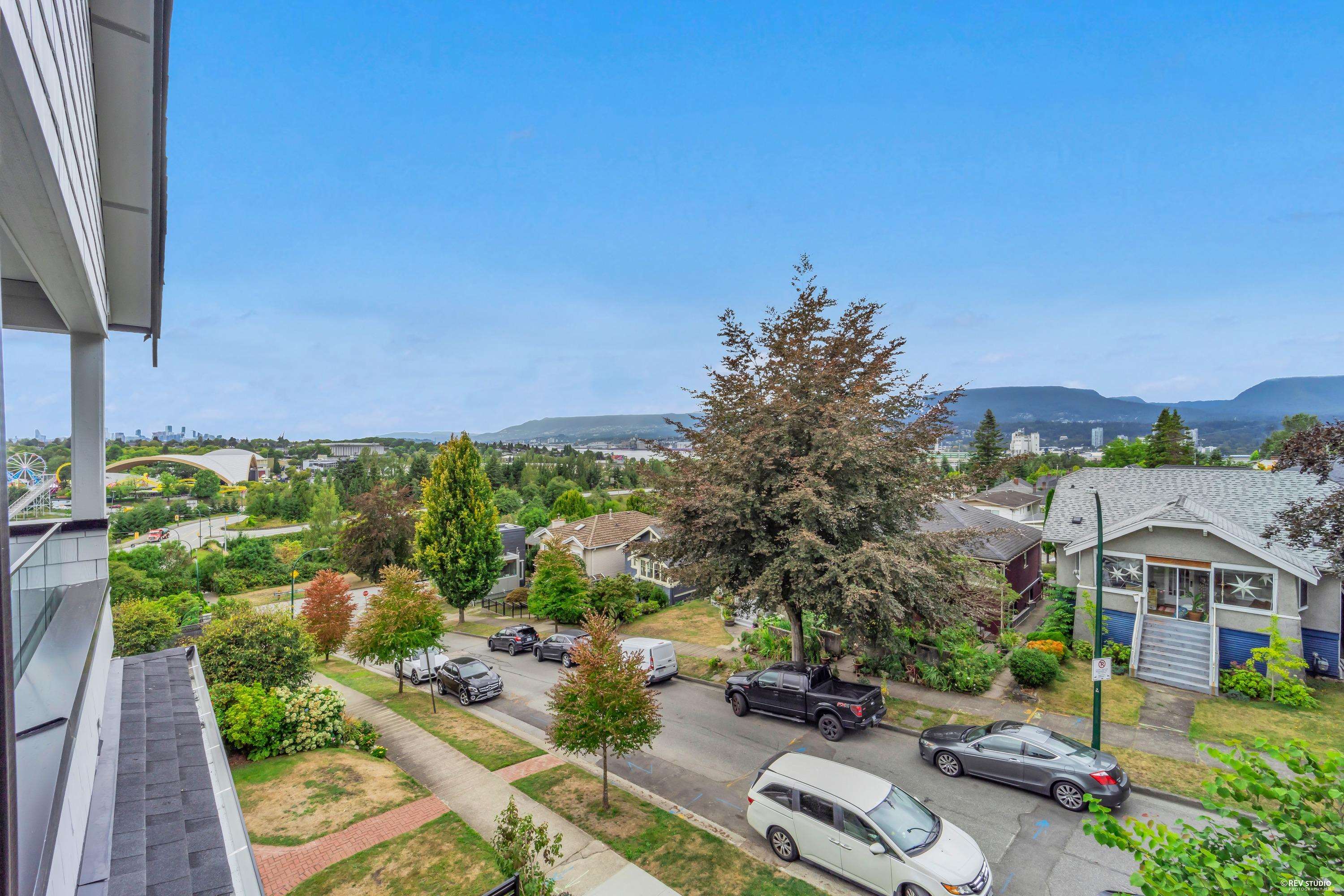 1 3436 TRIUMPH STREET, R3172587, BC,