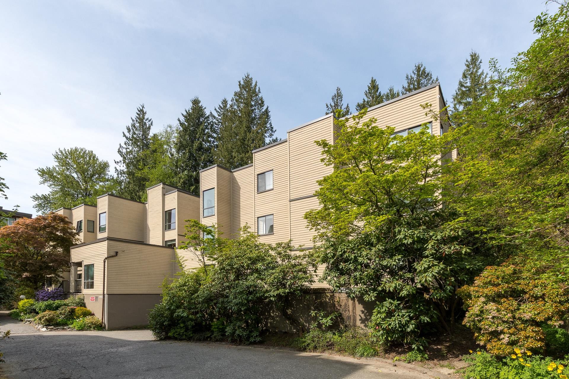 212 3275 MOUNTAIN HIGHWAY, R3172885, BC,