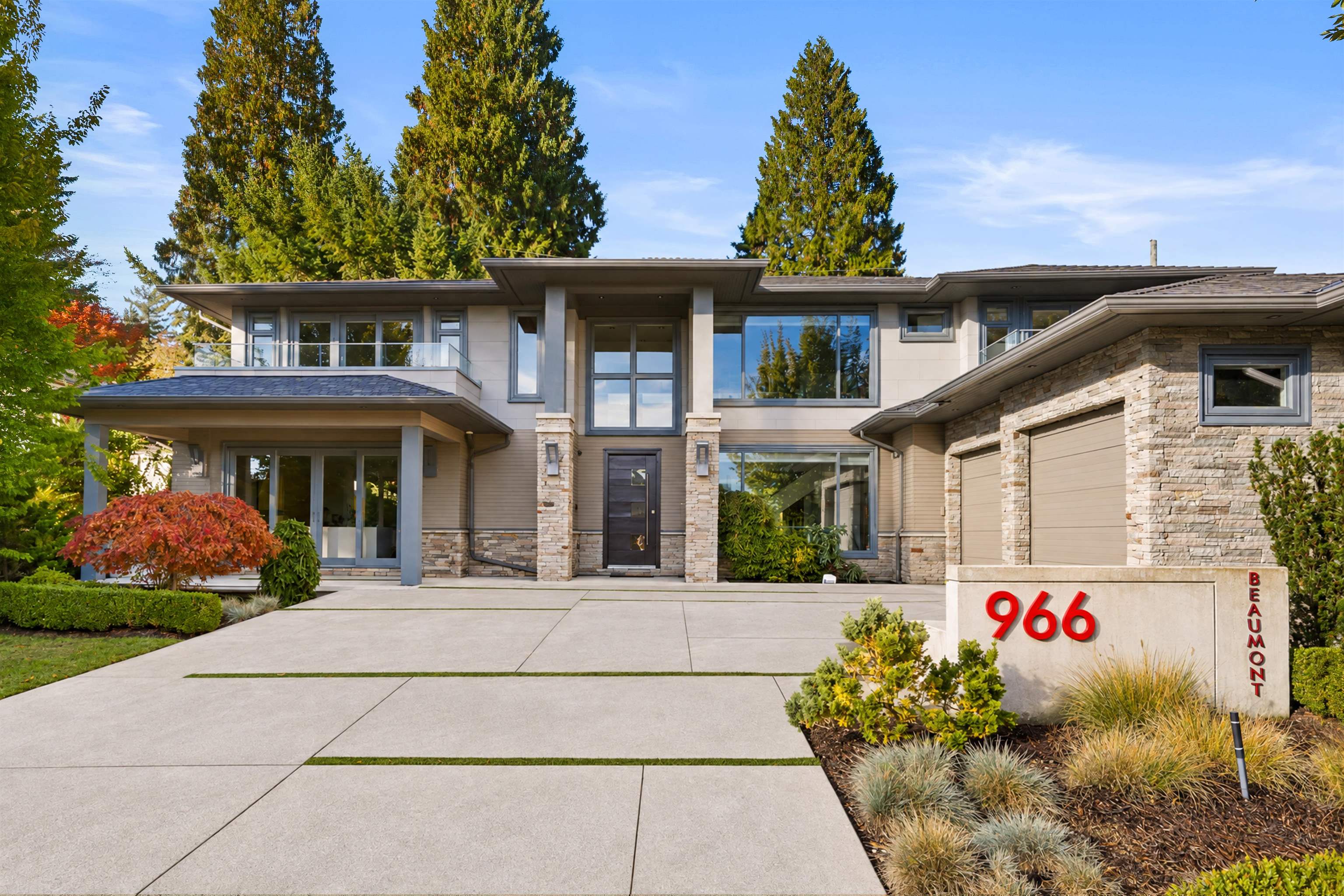 966 BEAUMONT DRIVE, North Vancouver BC V7R 1P6, R3172947, BC,