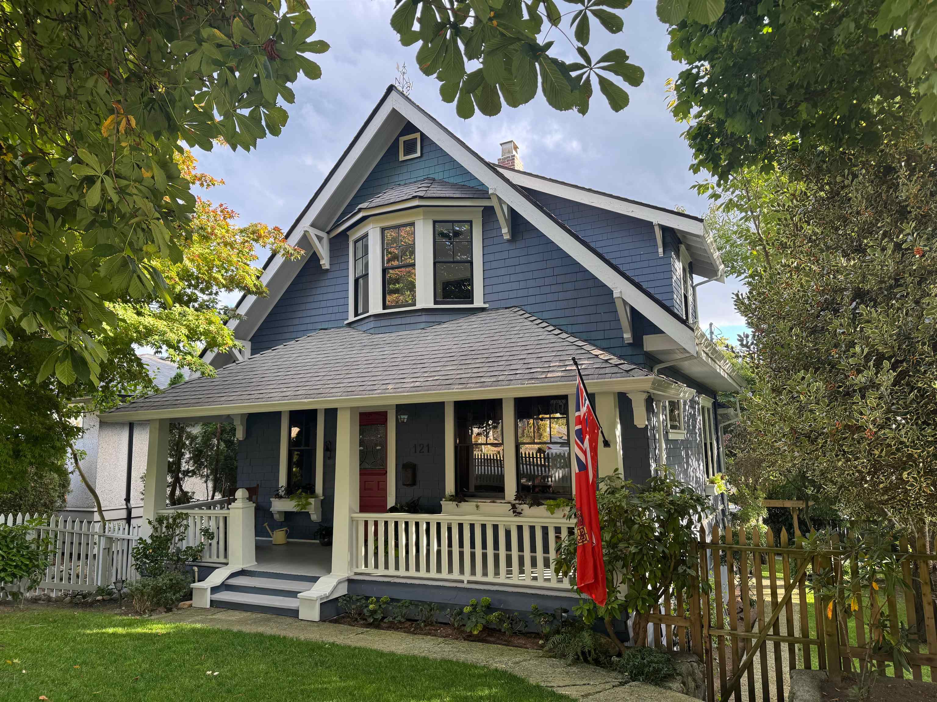 121 E 27TH STREET, North Vancouver BC V7N 1B3, R3173128, BC,