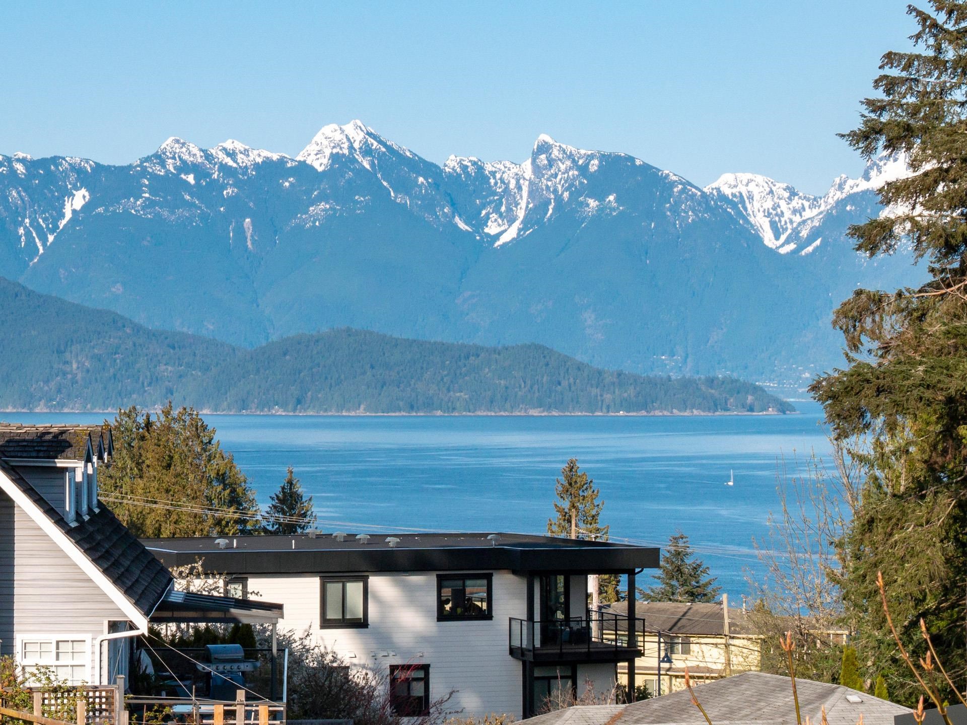 496 SPYGLASS PLACE, Gibsons BC V0N 1V9, R3173265, BC,