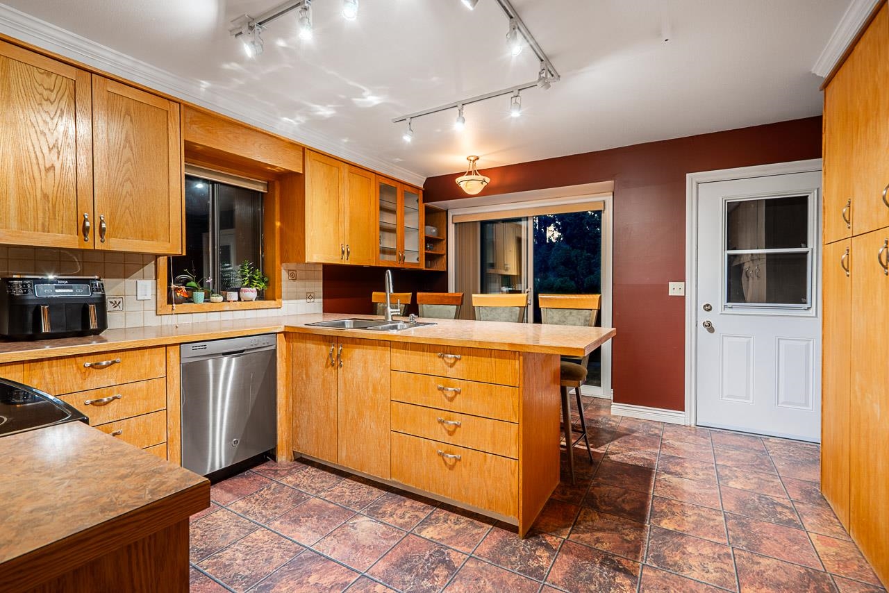 949 LYNWOOD AVENUE, Port Coquitlam BC V3B 6J7, R3173528, BC,