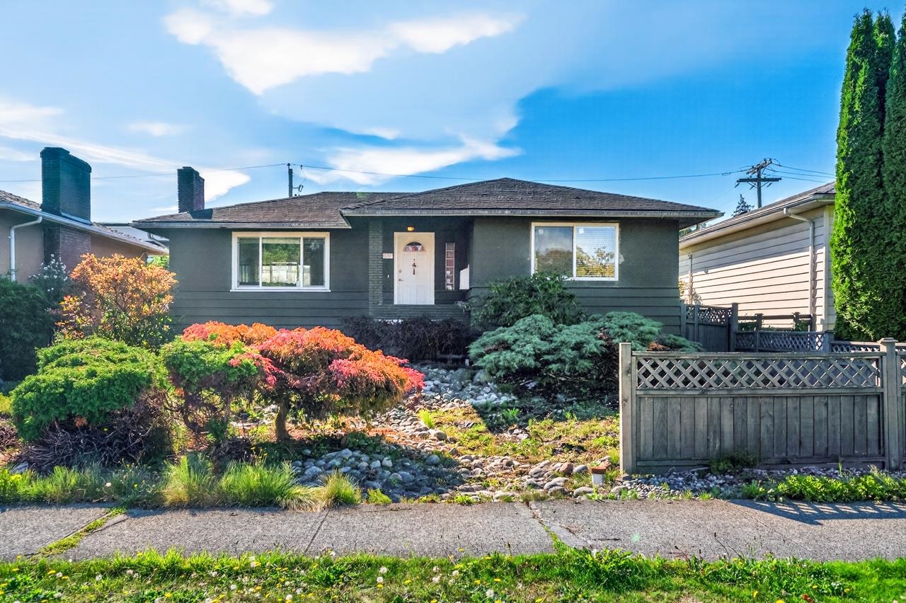 3232 W 16TH AVENUE, Vancouver BC V6K 3E3, R3173918, BC,
