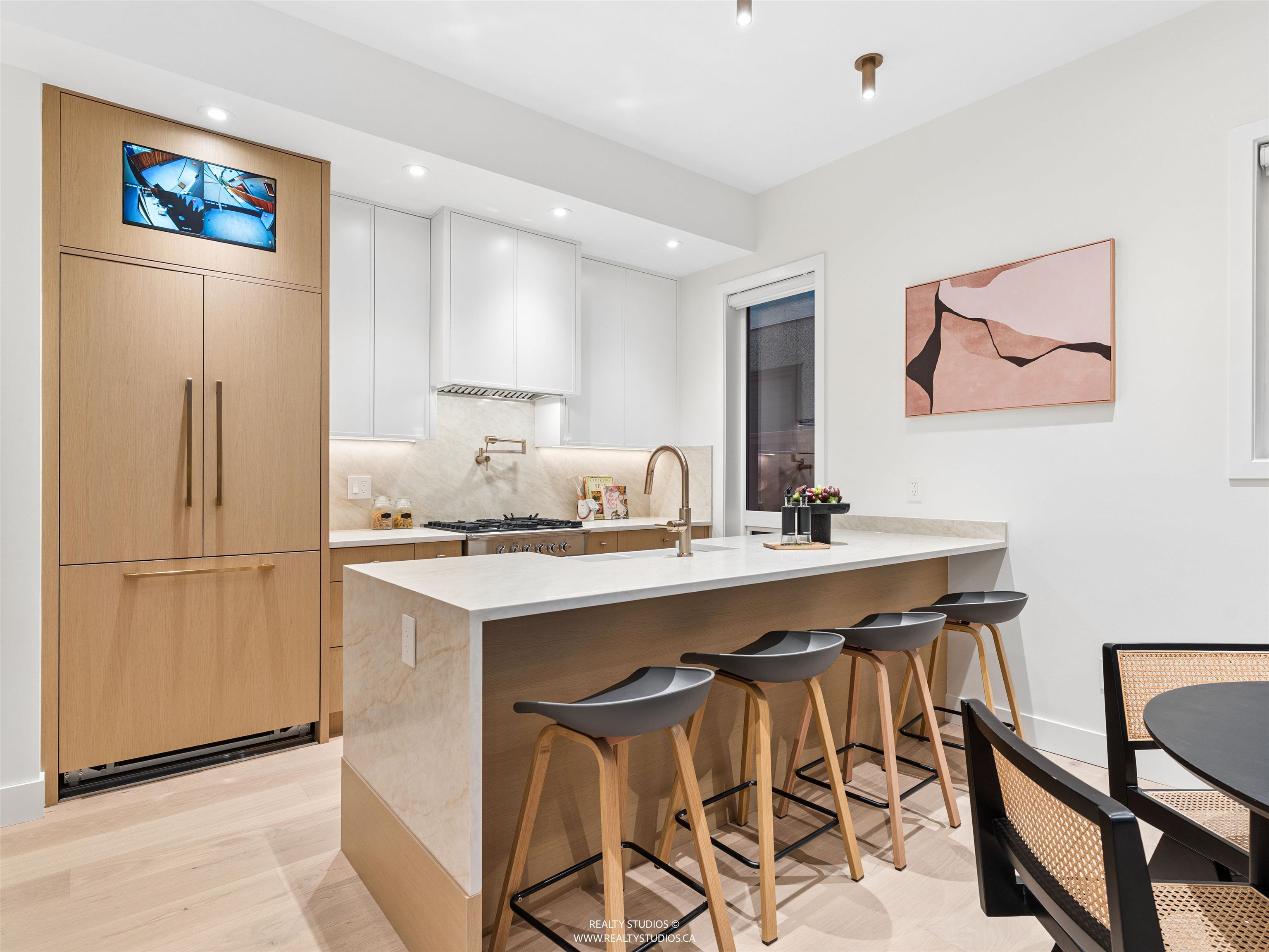 2 2541 2ND AVENUE, R3174047, BC,