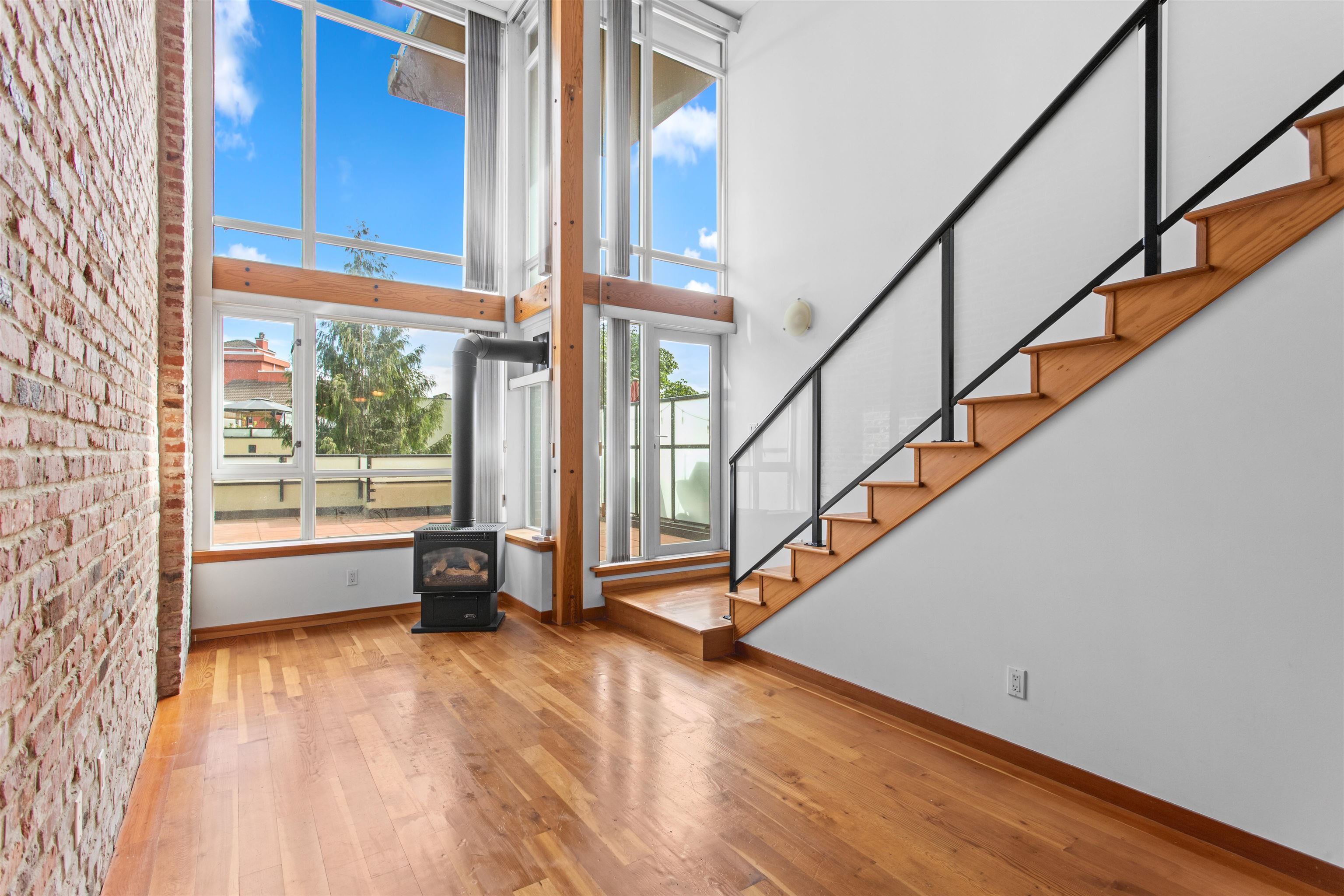 217 10 RENAISSANCE SQUARE, R3174157, BC,