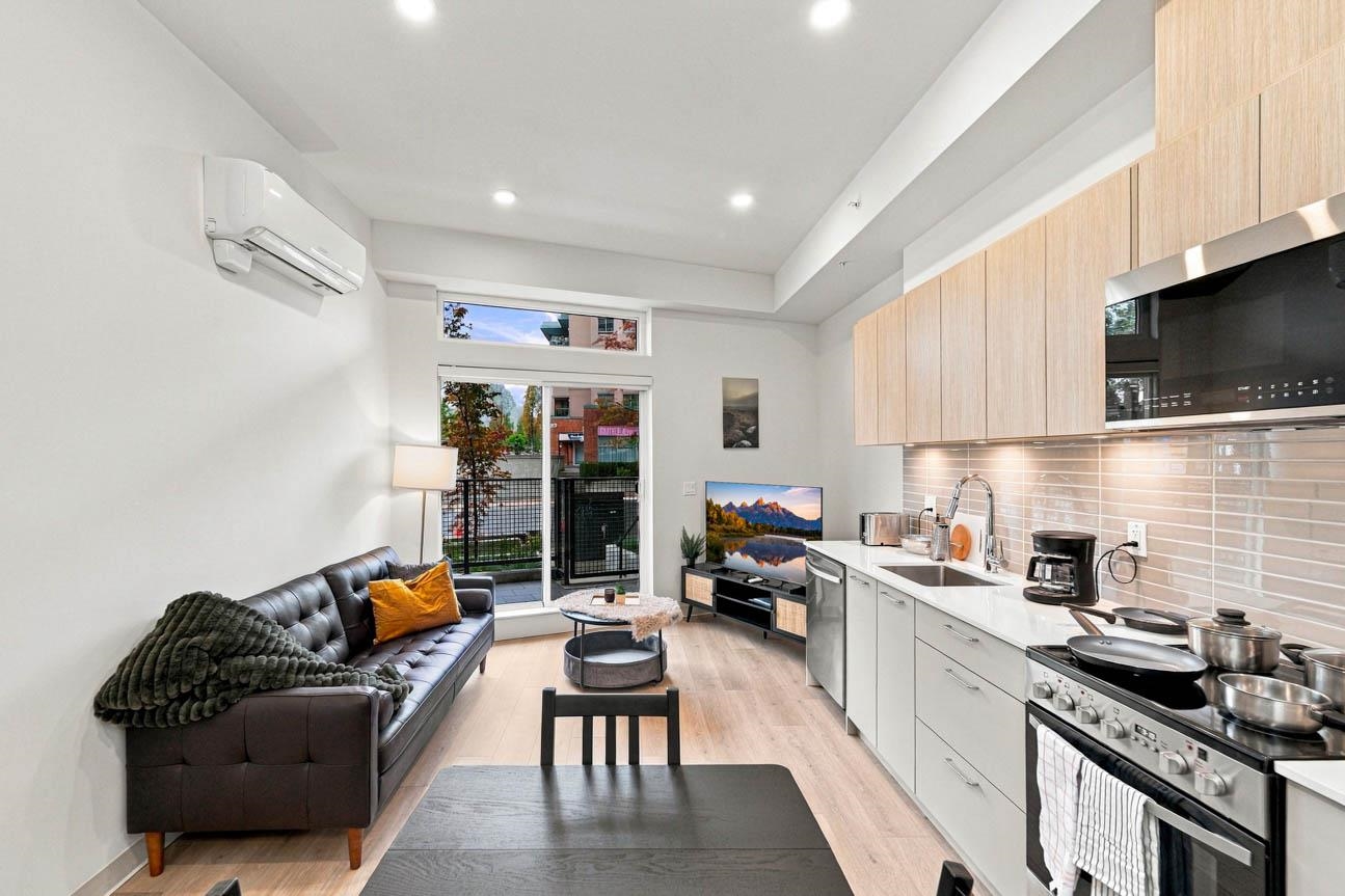 111 1529 OXFORD STREET, R3174386, BC,