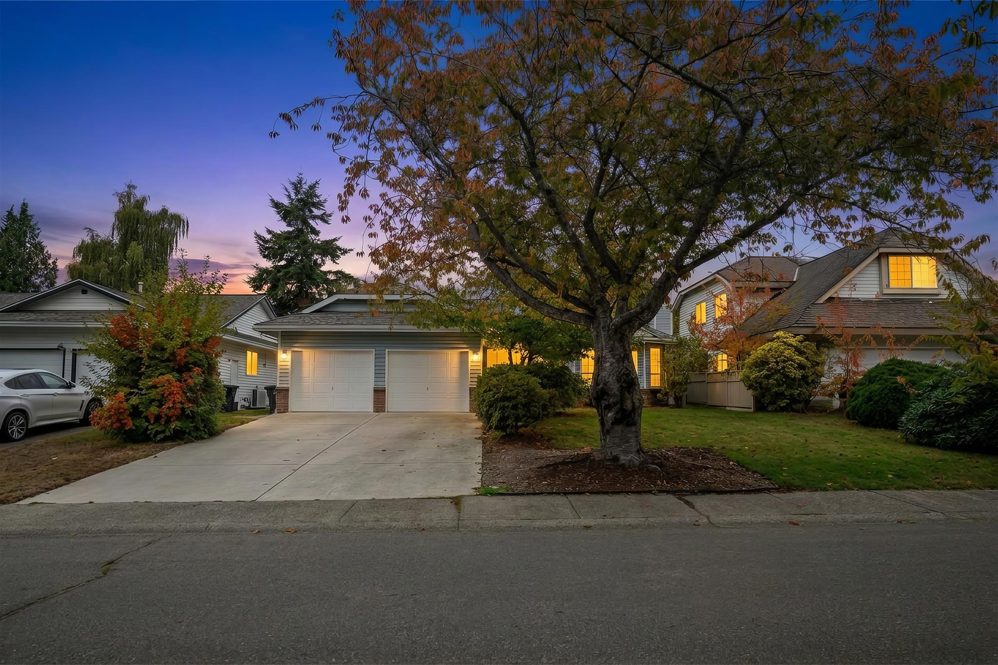 14129 16A AVENUE, Surrey BC V4A 8K2, R3174595, BC,