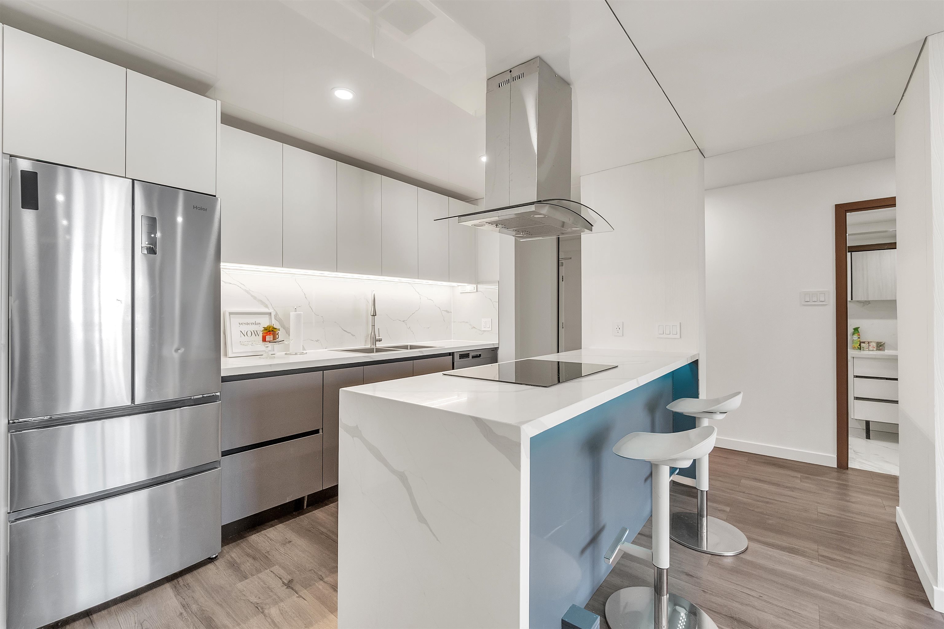 1207 2016 FULLERTON AVENUE, R3174665, BC,