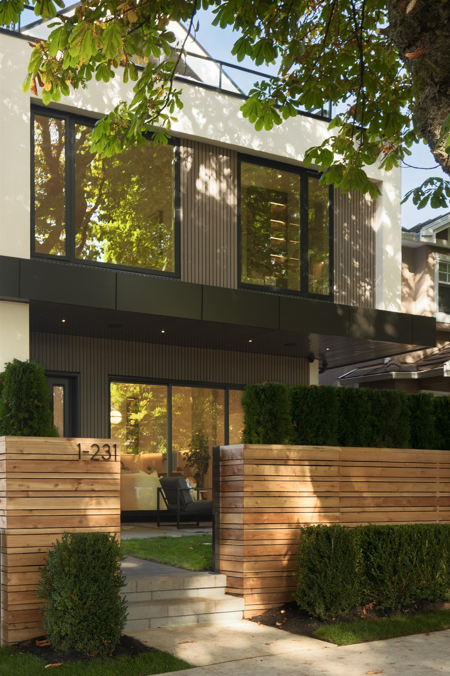 1 231 39TH AVENUE, R3174742, BC,