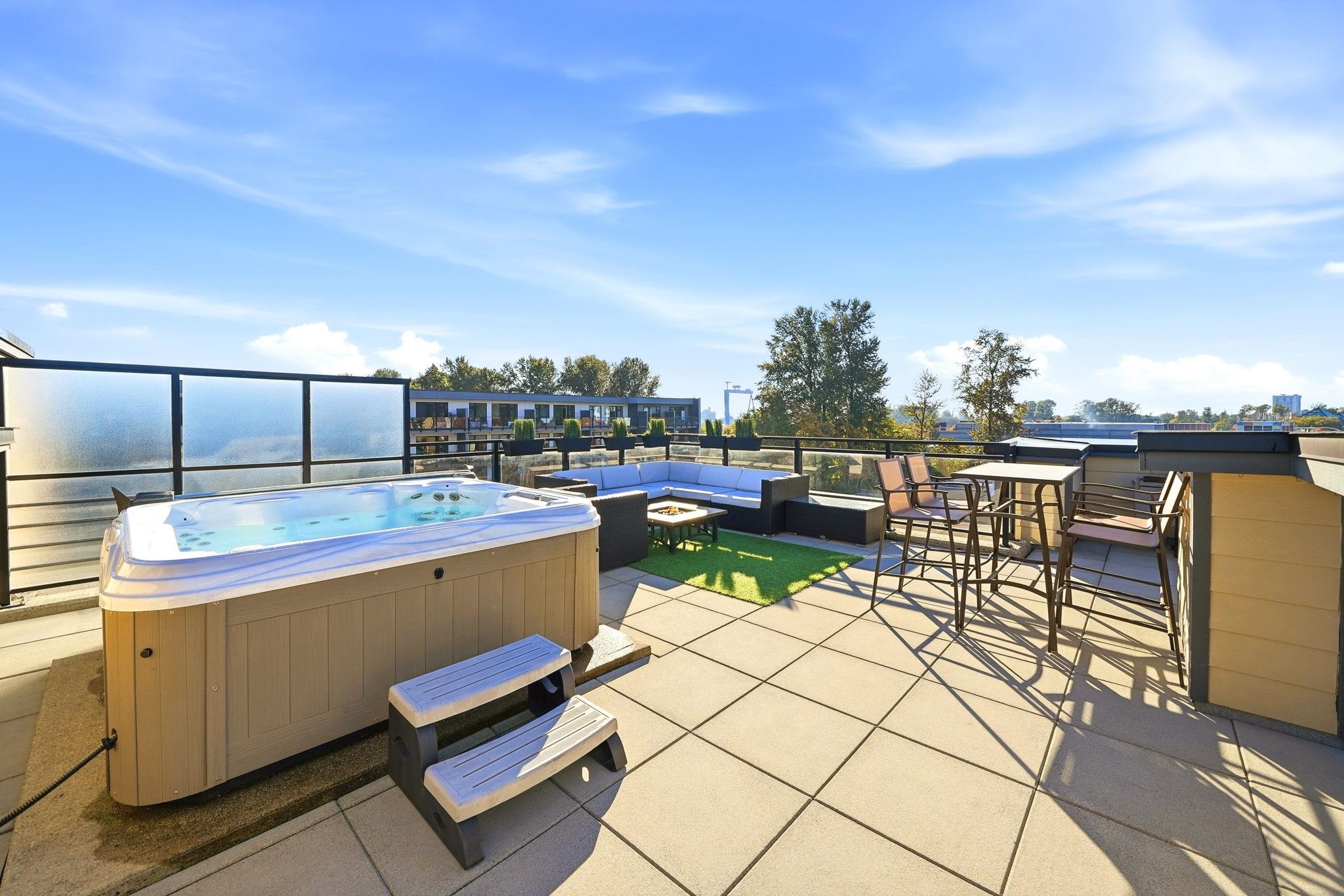 409 733 14TH STREET, R3174743, BC,