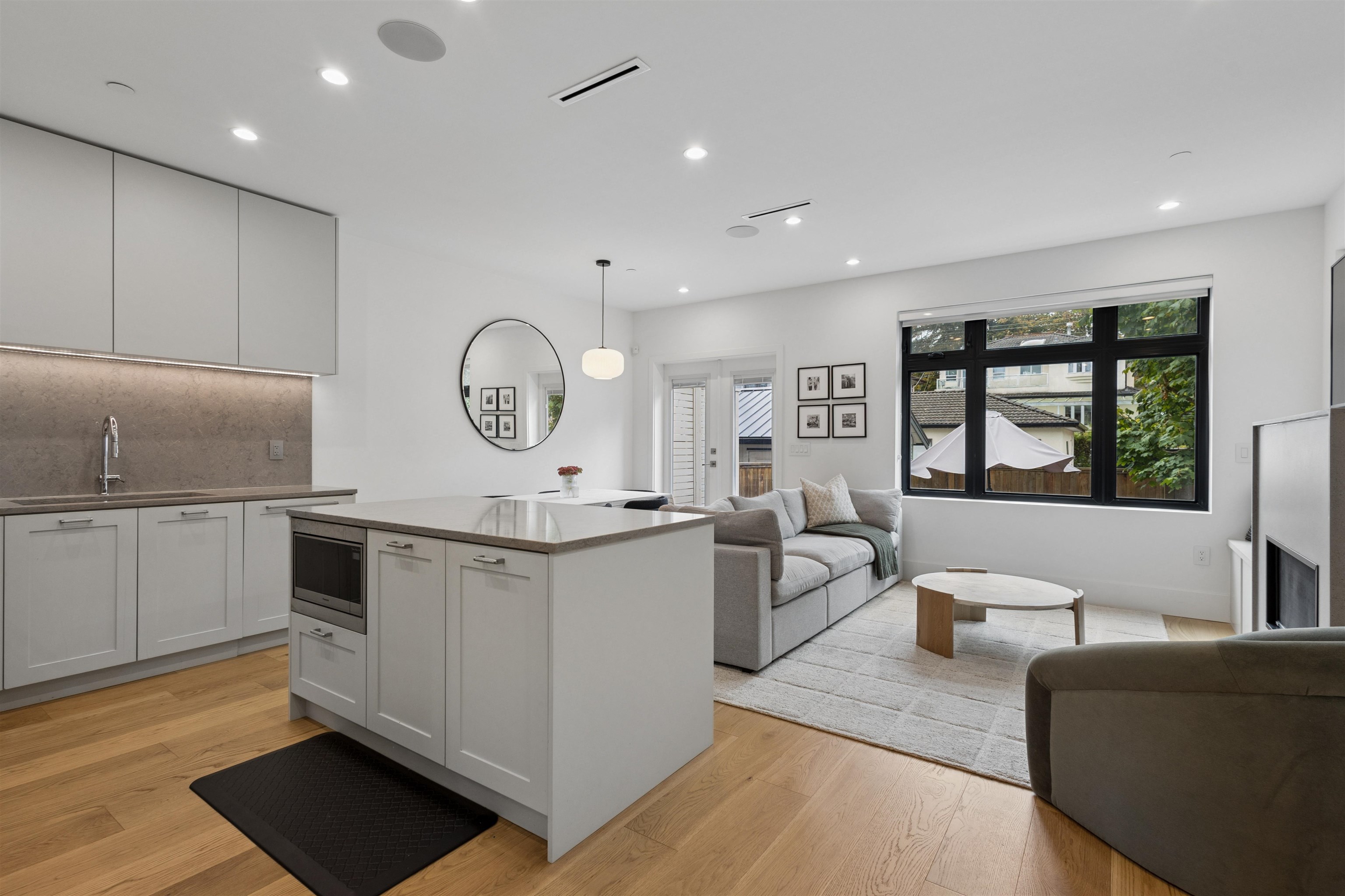 1014 E 16TH AVENUE, Vancouver BC V5T 2W1, R3175001, BC,