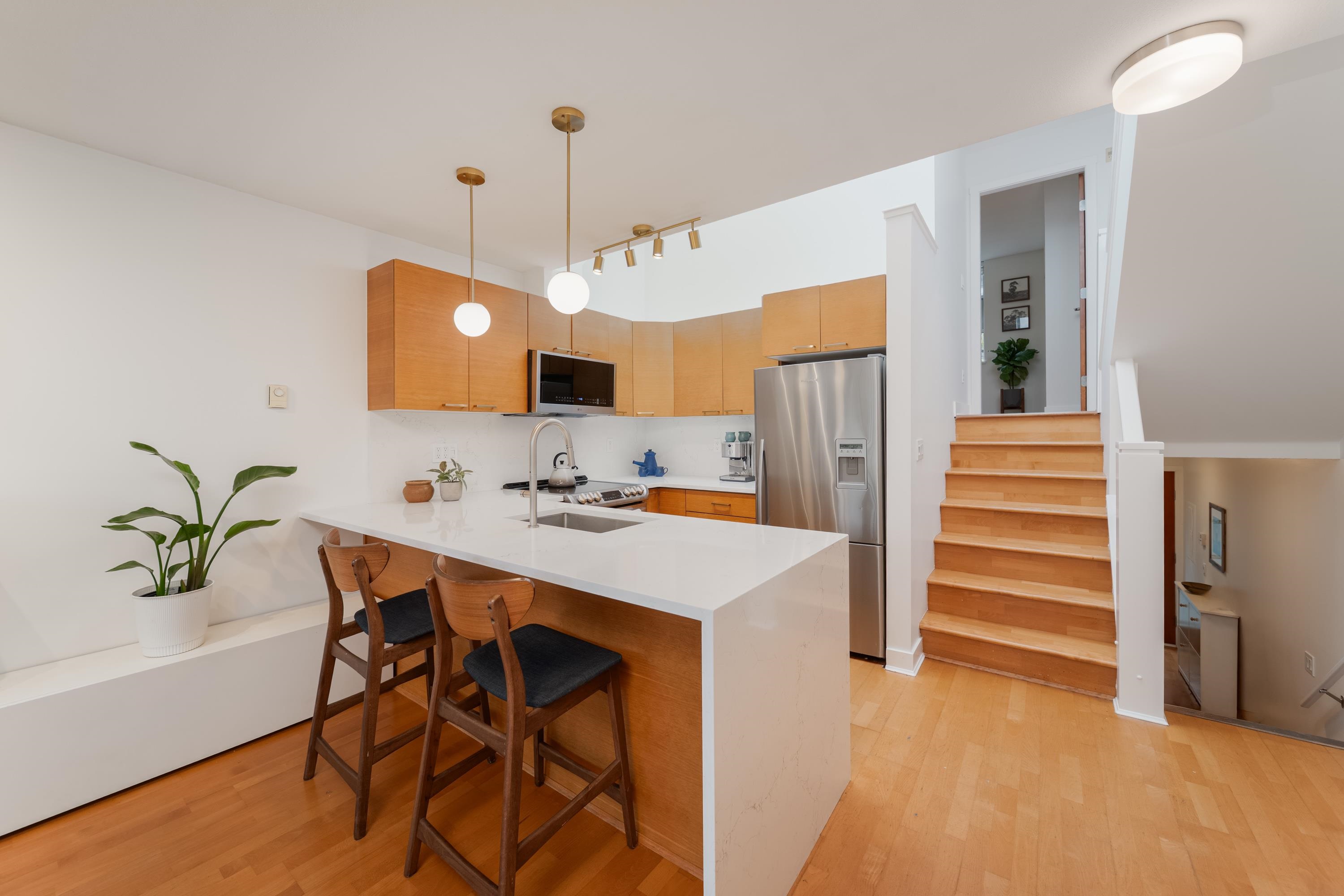 9 1250 6TH AVENUE, R3175224, BC,