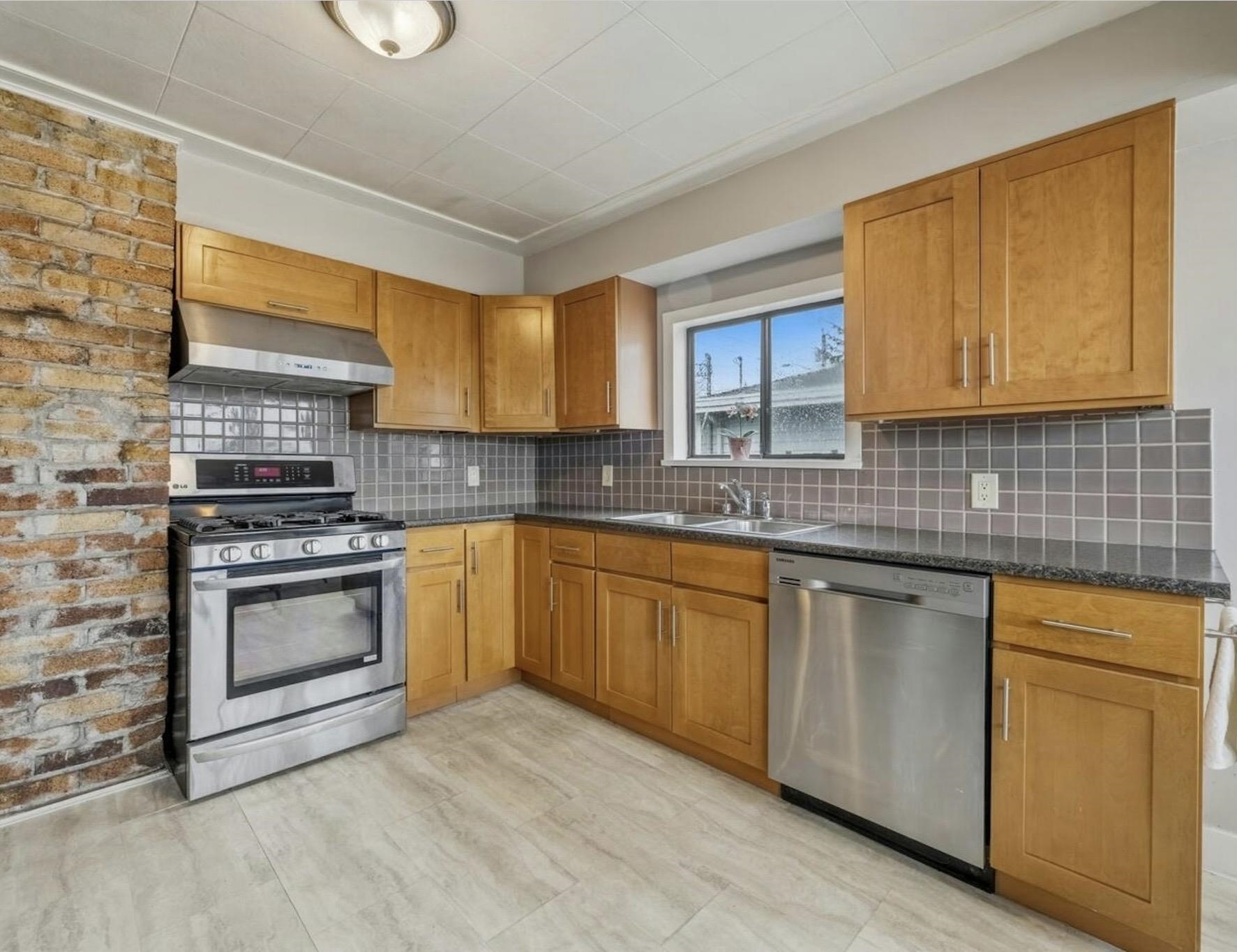2206 EIGHTH AVENUE, New Westminster BC V3M 2V1, R3175321, BC,