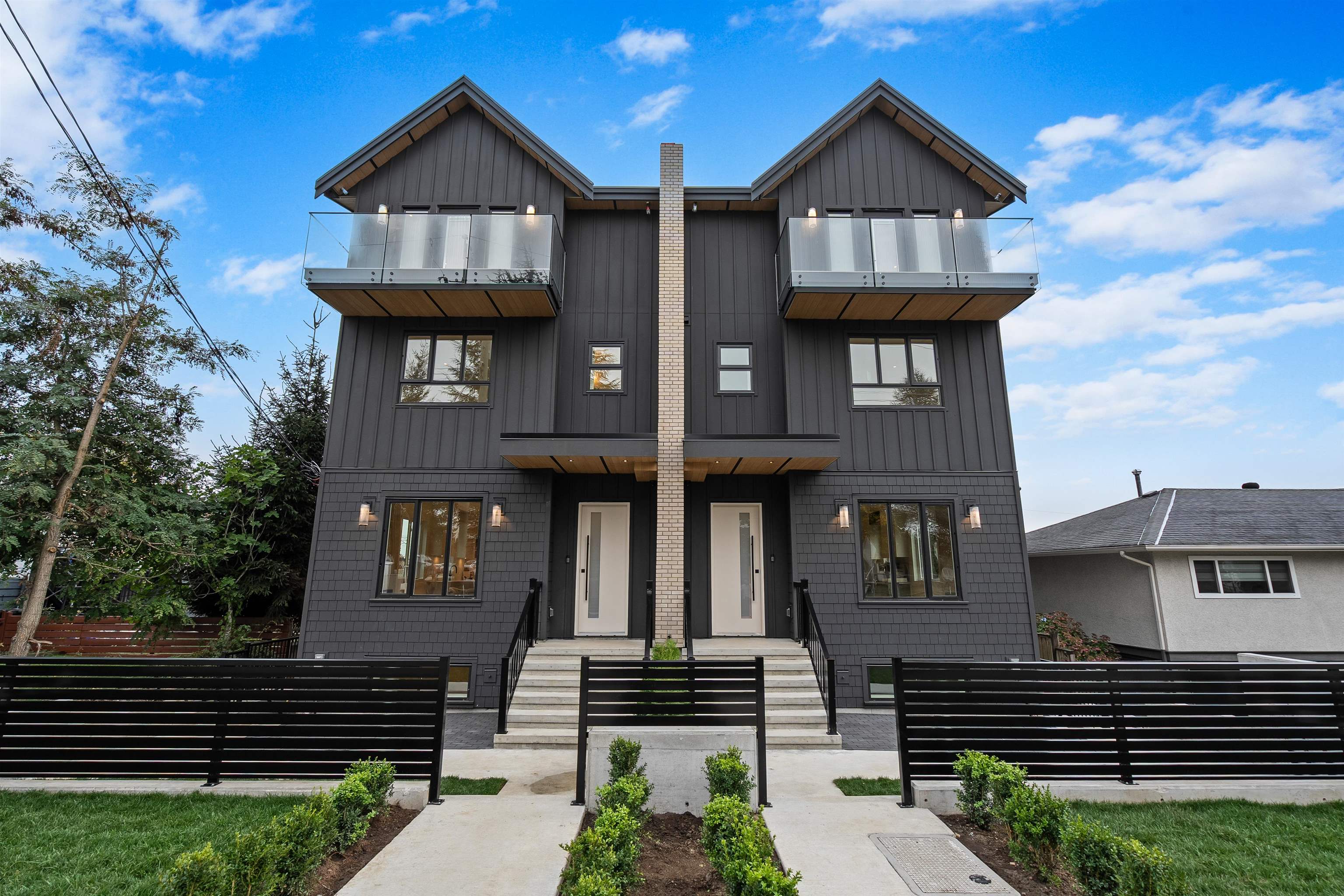 1 1060 STRATFORD AVENUE, R3175419, BC,