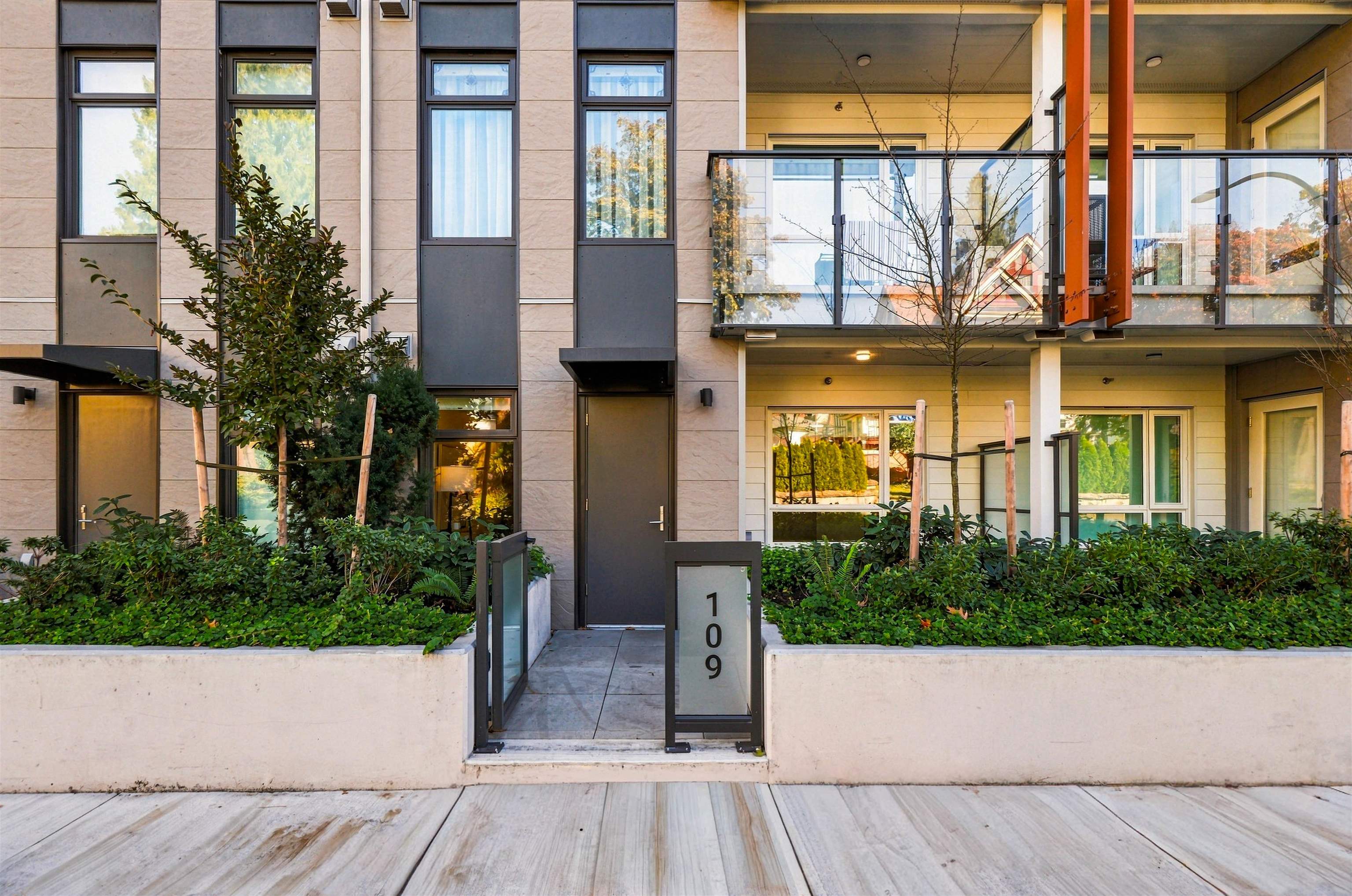 109 82 FIRST STREET, R3175607, BC,