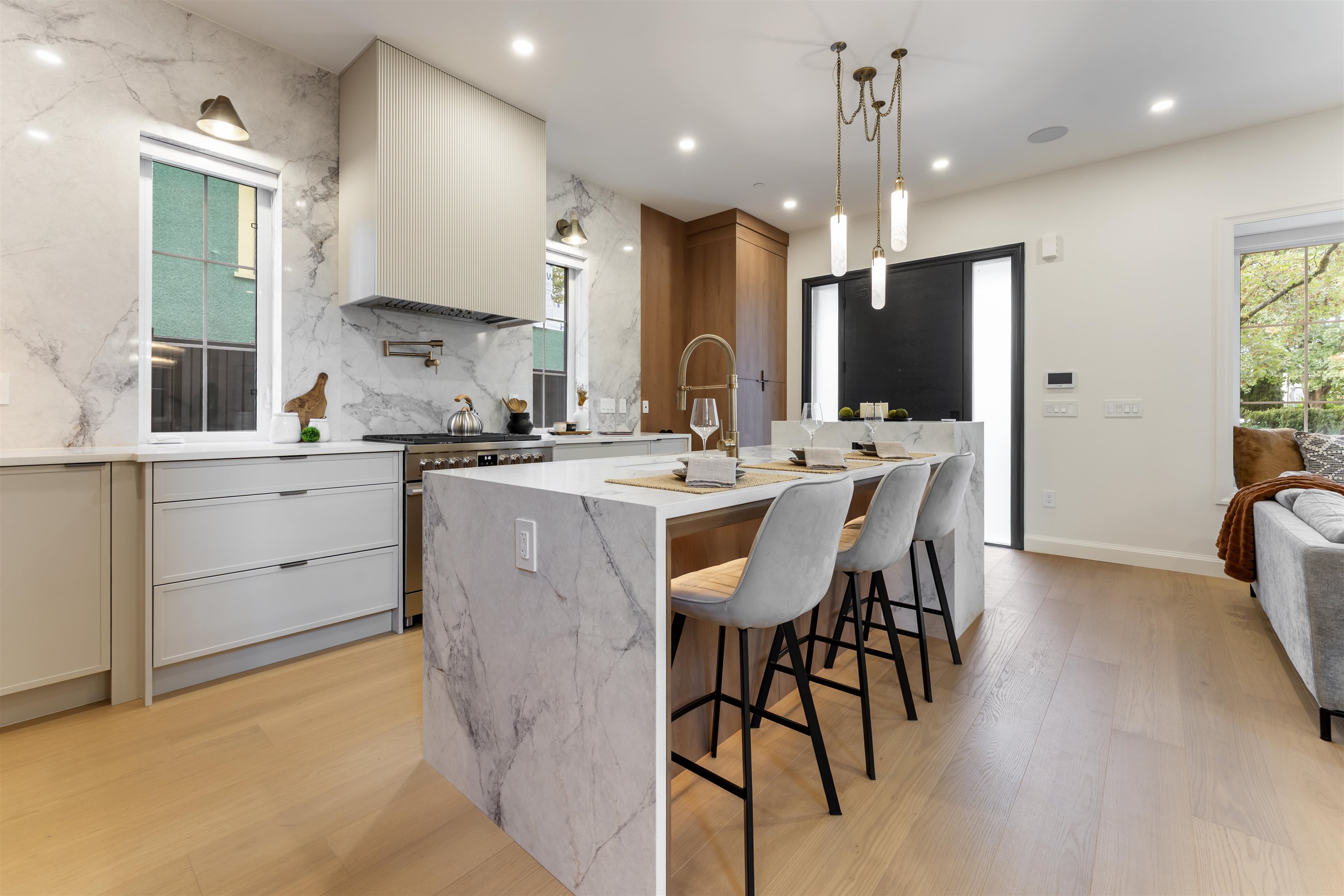 1 2256 E PENDER STREET, R3175941, BC,
