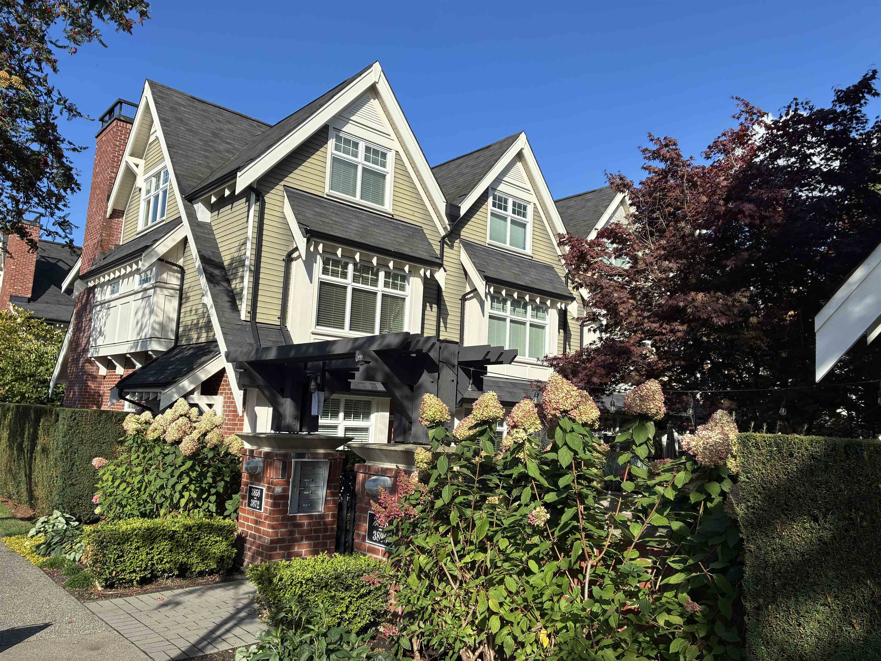 3826 WELWYN STREET, Vancouver BC V5N 3Y9, R3175973, BC,
