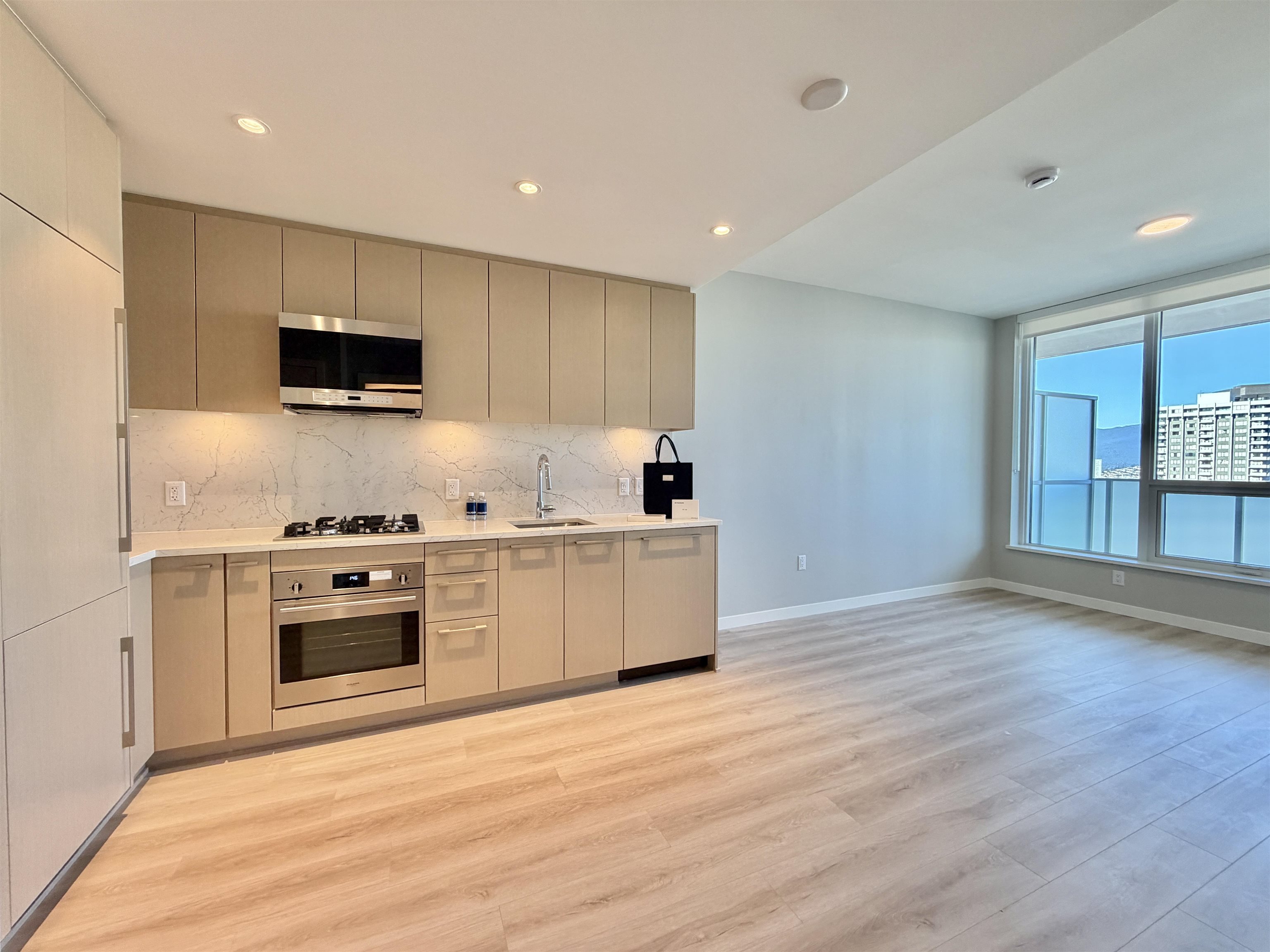 1705 5938 OLIVE AVENUE, R3176373, BC,