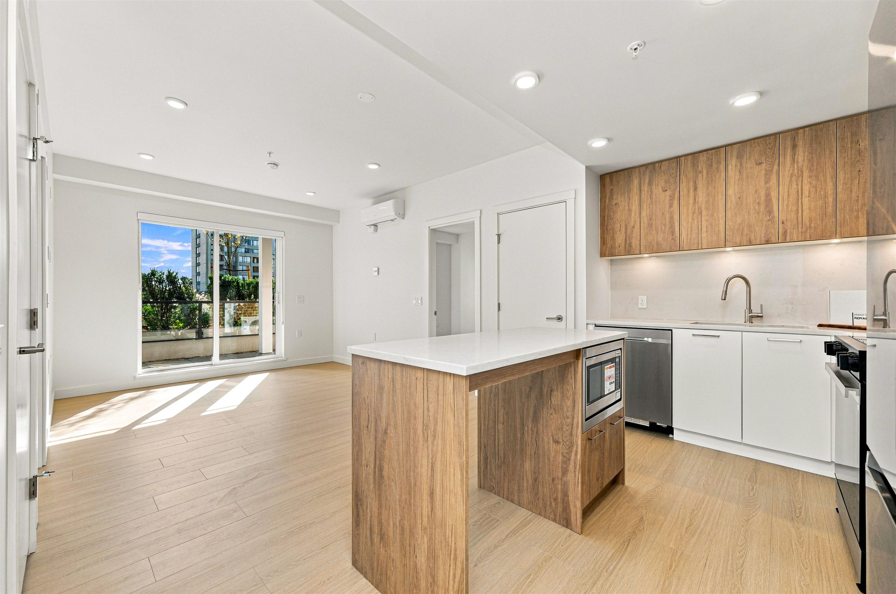 127 82 FIRST STREET, R3176436, BC,